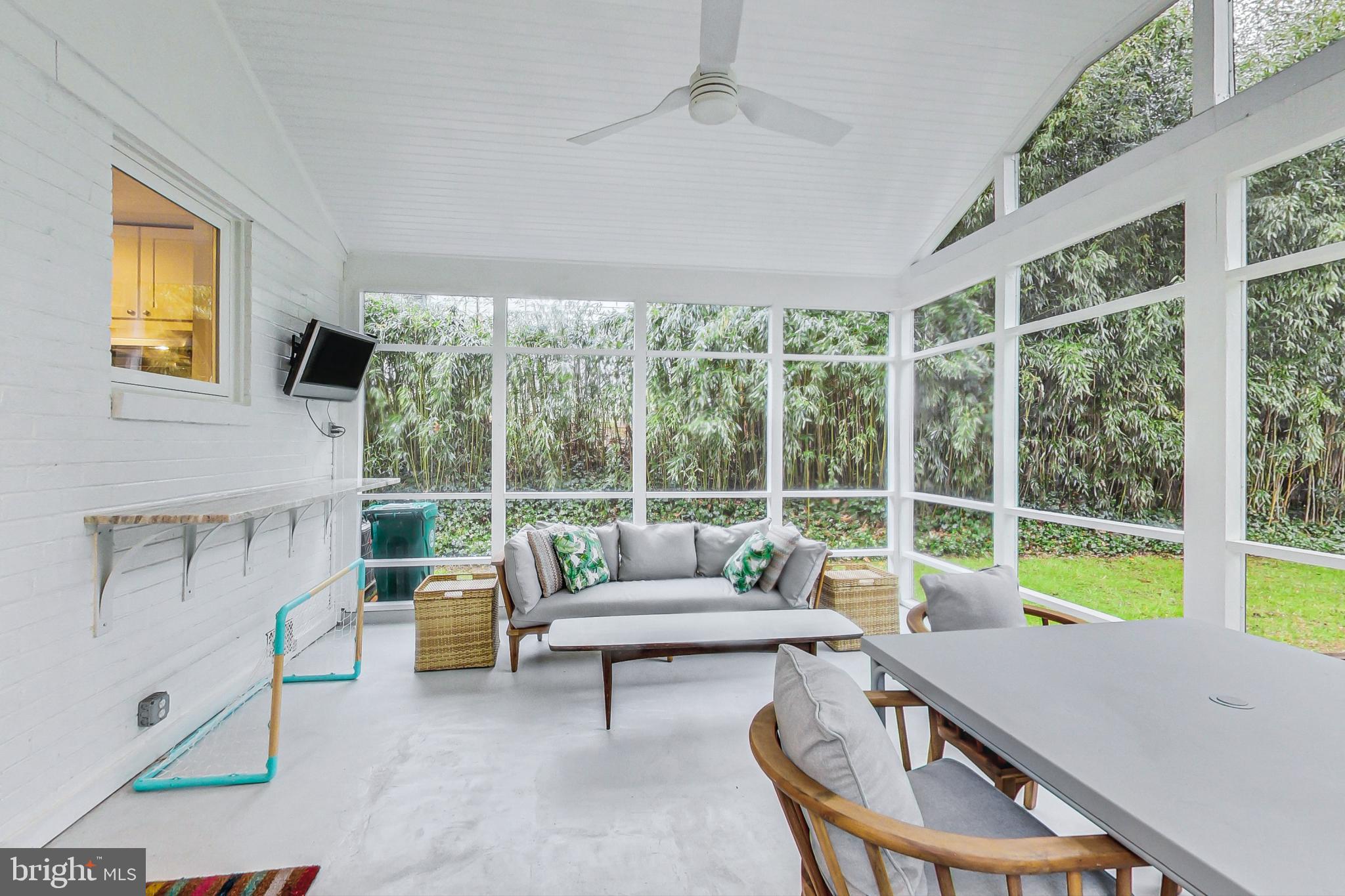 UNIVERSITY HILLS - Residential