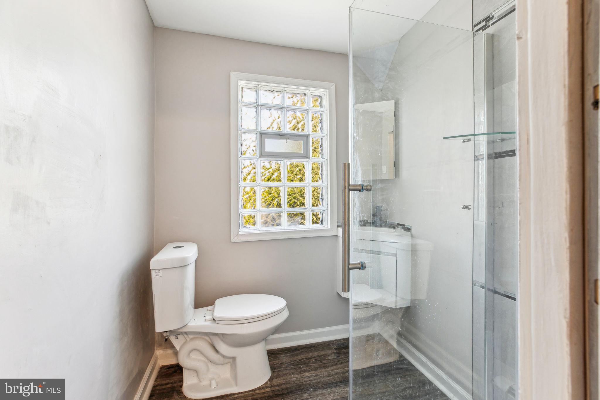 PORT RICHMOND - Residential Lease