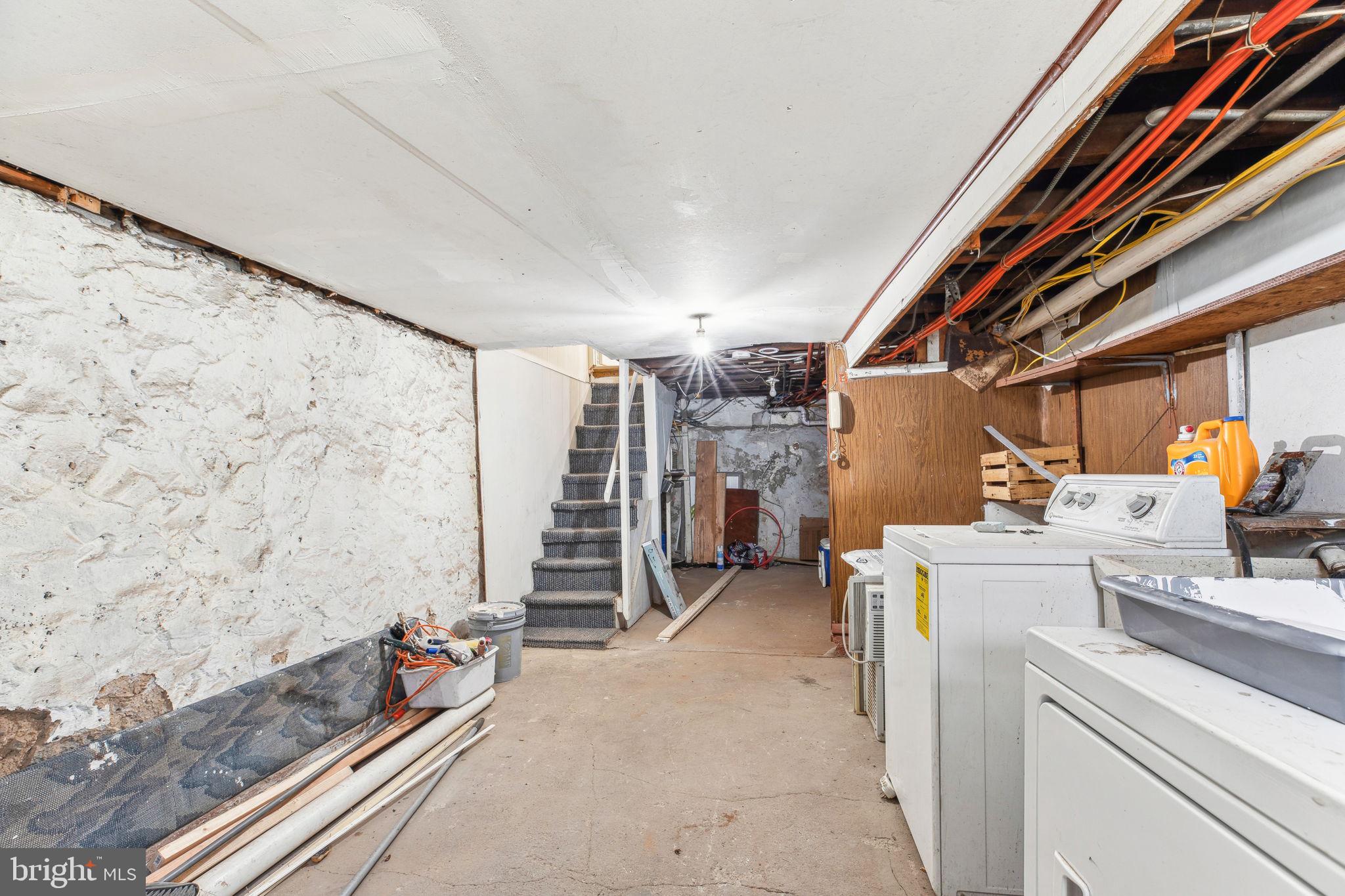 PORT RICHMOND - Residential Lease