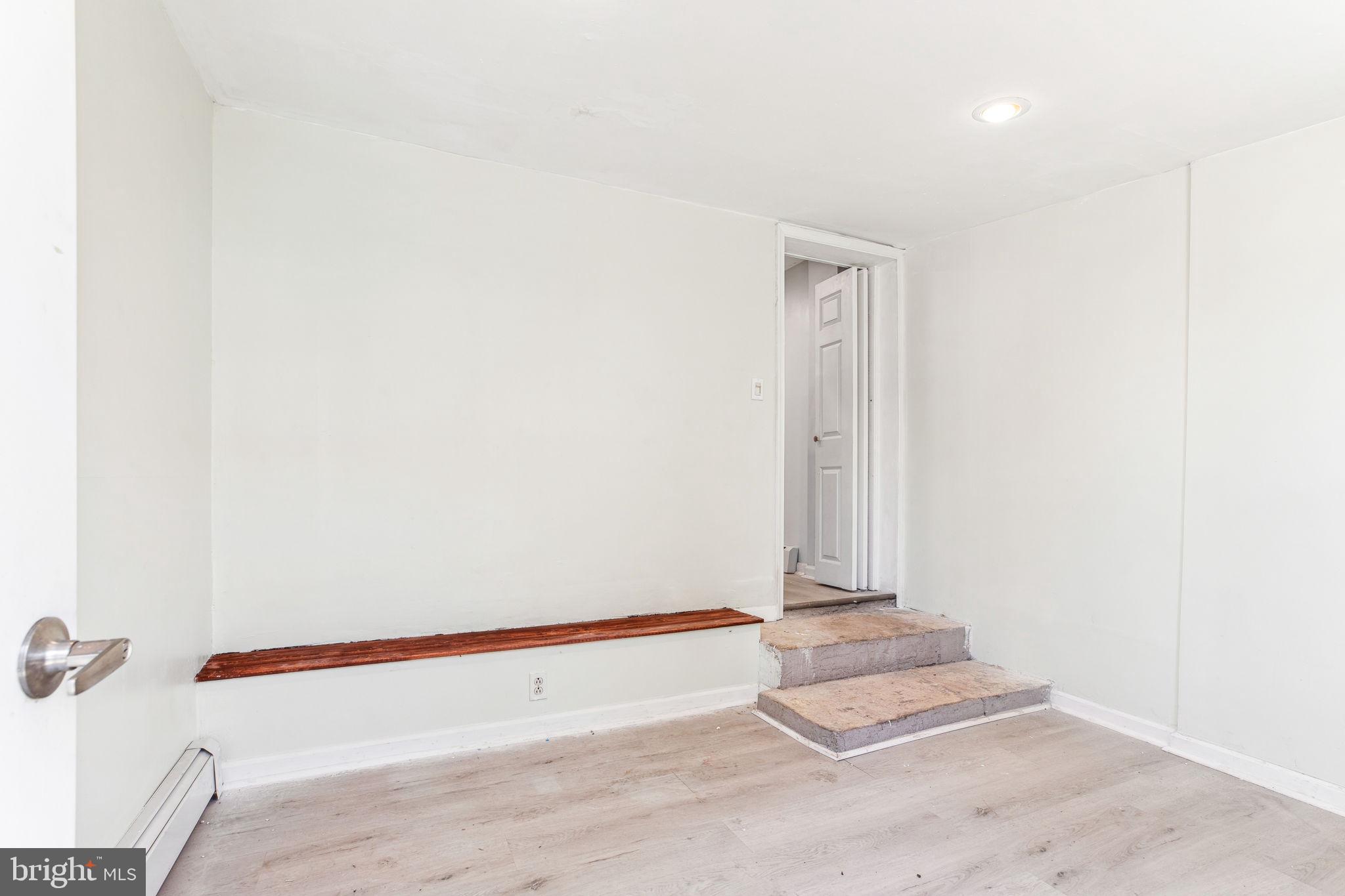 PORT RICHMOND - Residential Lease