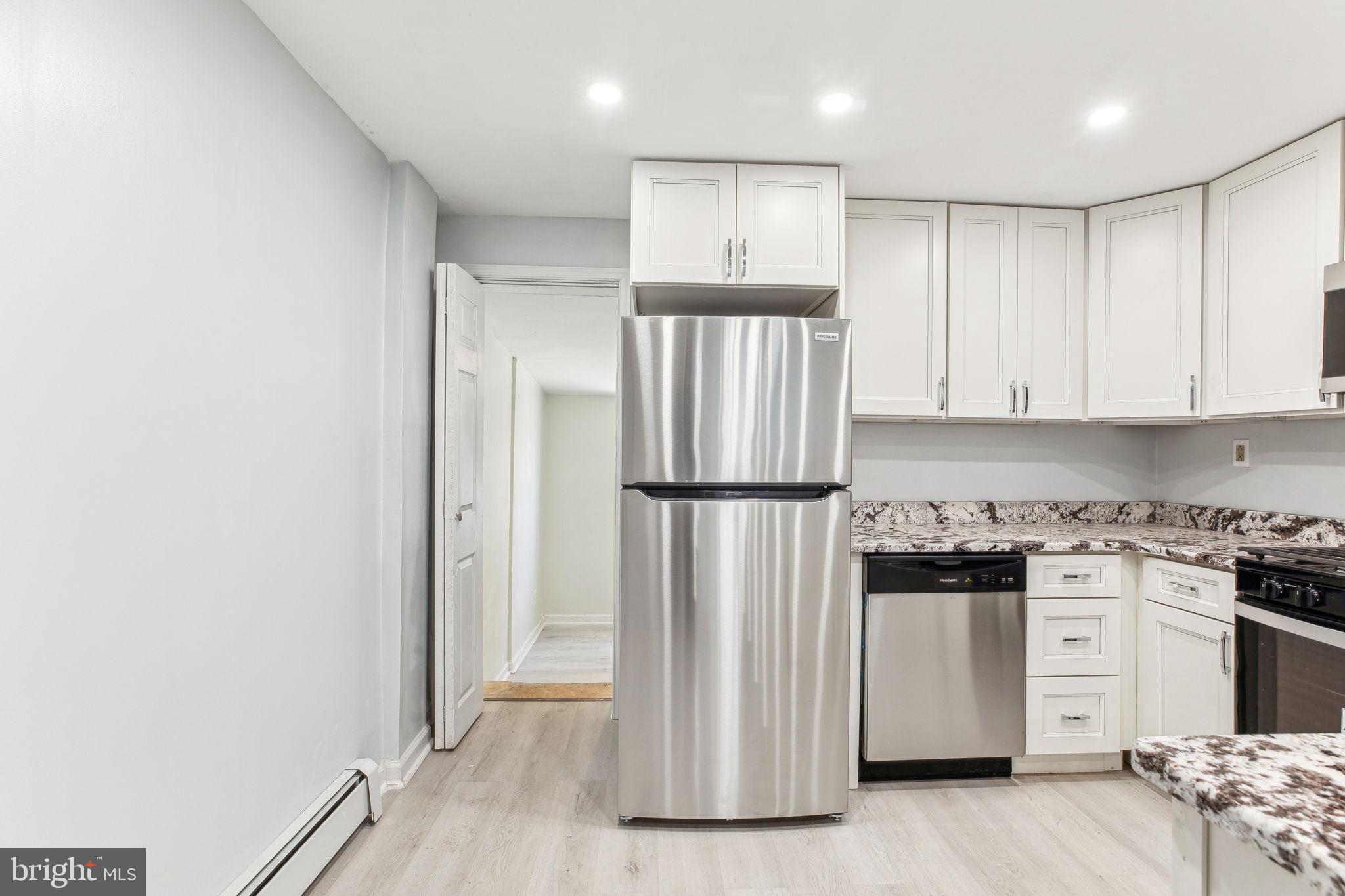 PORT RICHMOND - Residential Lease