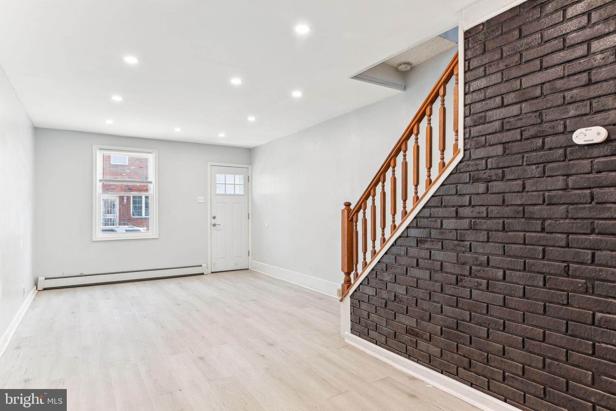 PORT RICHMOND - Residential Lease