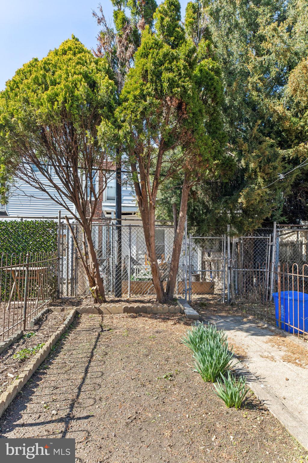 PORT RICHMOND - Residential Lease