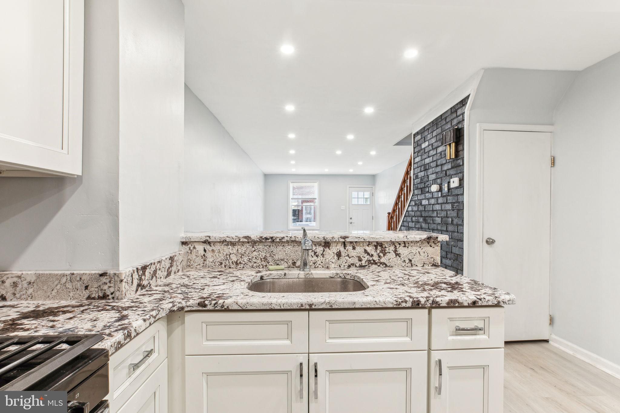 PORT RICHMOND - Residential Lease