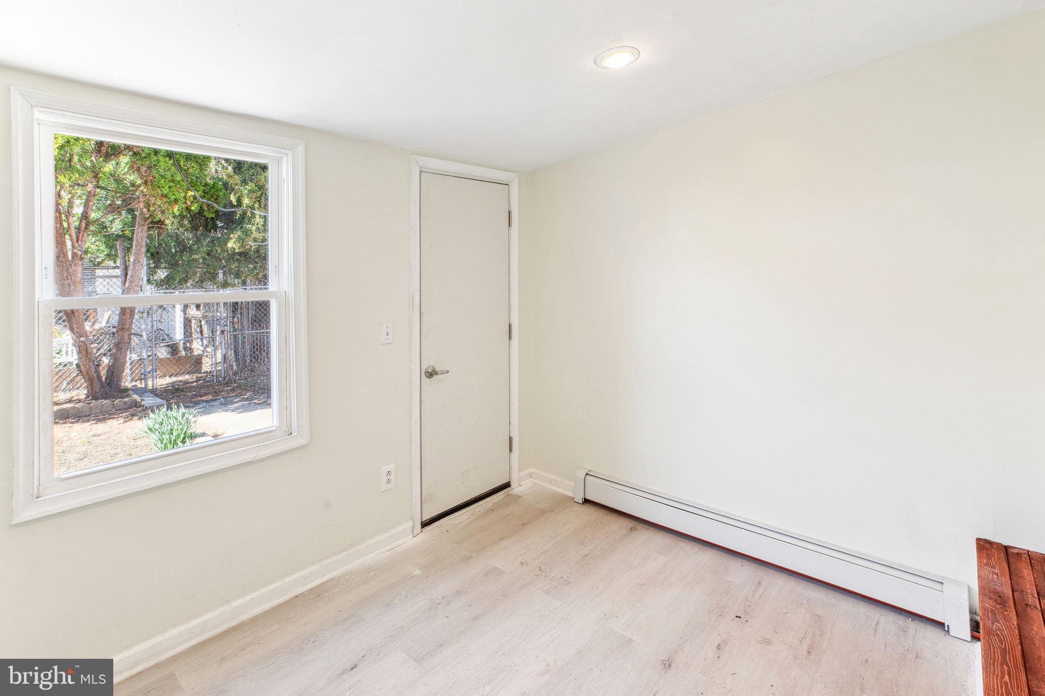 PORT RICHMOND - Residential Lease