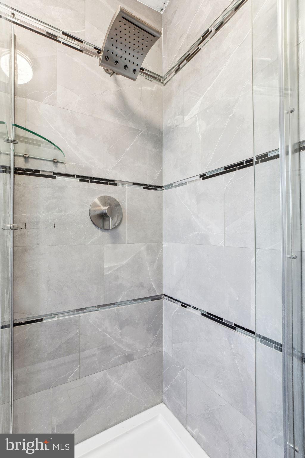 PORT RICHMOND - Residential Lease