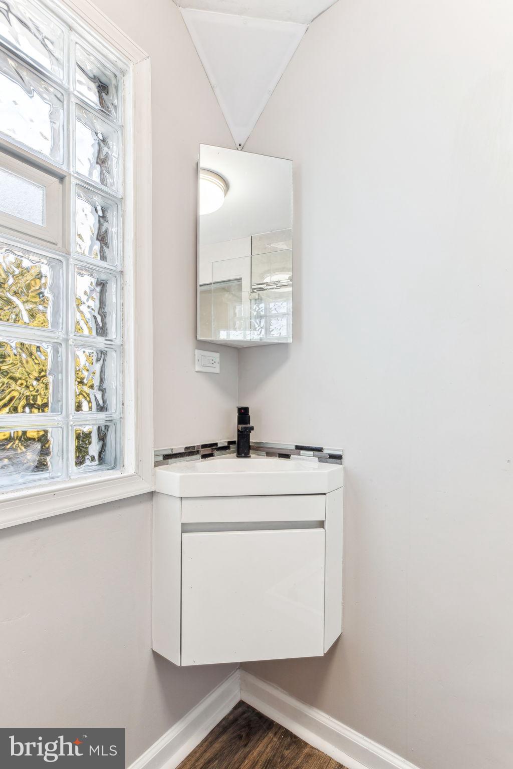 PORT RICHMOND - Residential Lease