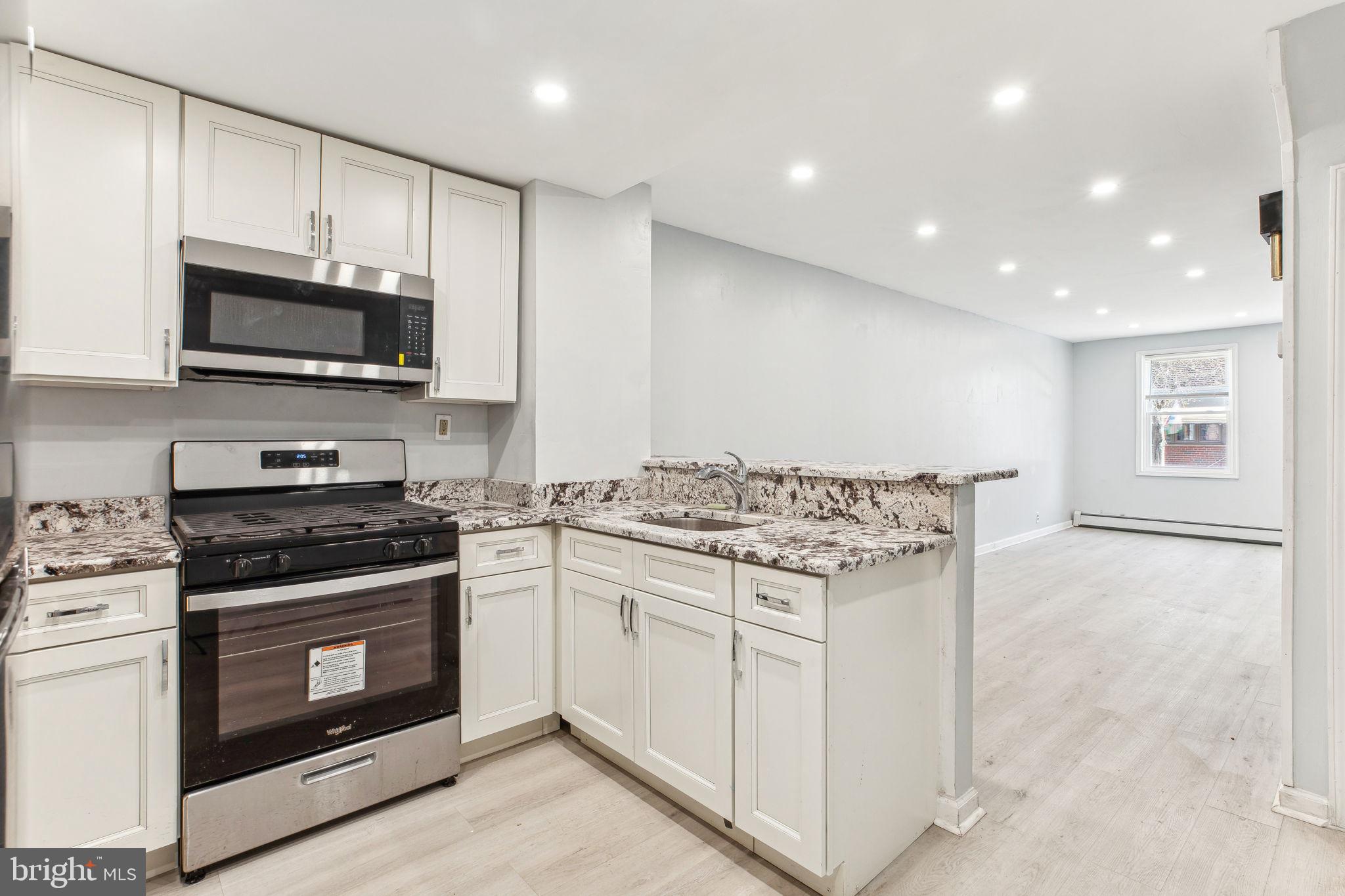 PORT RICHMOND - Residential Lease