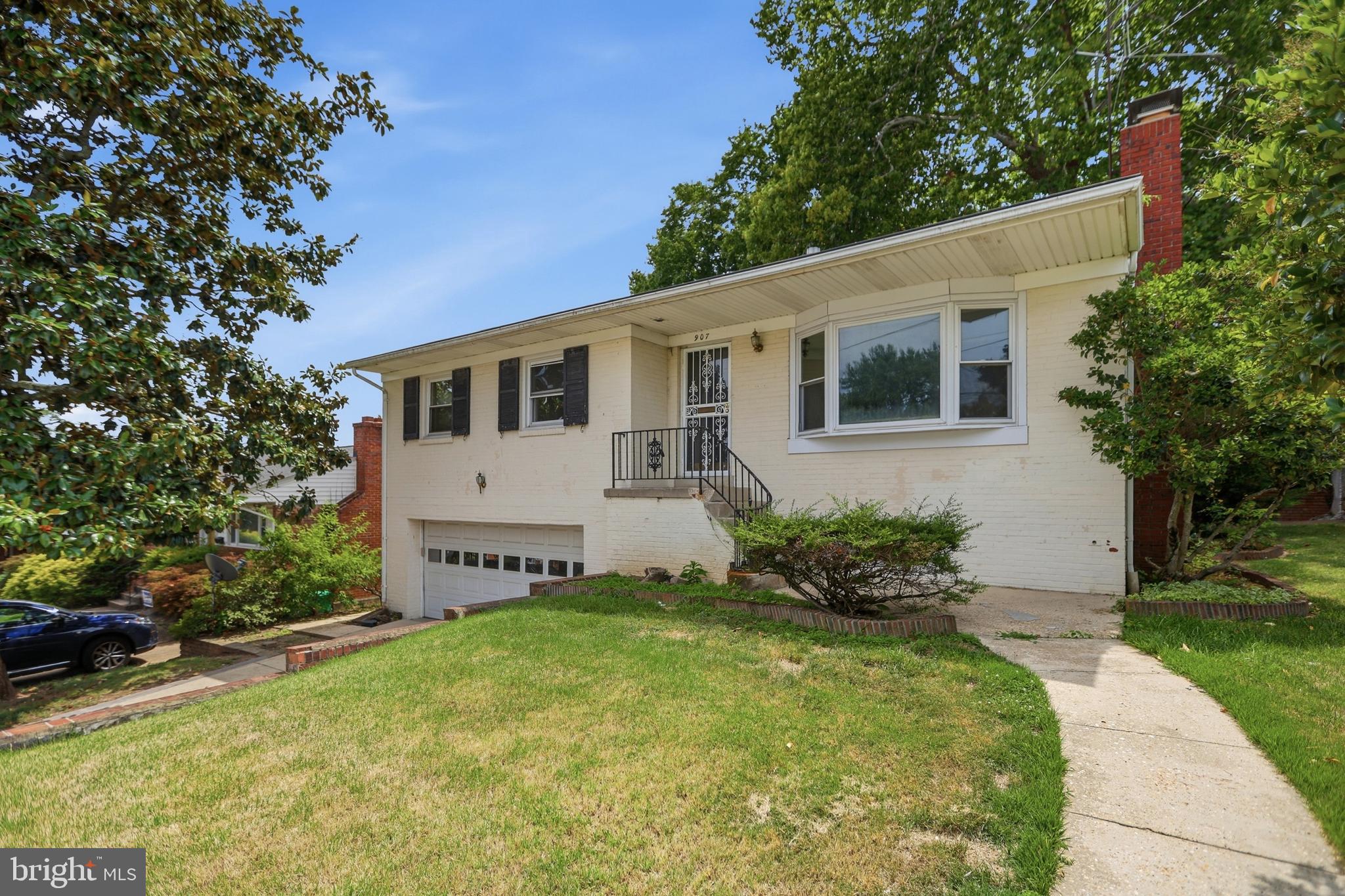 907 LURAY PLACE