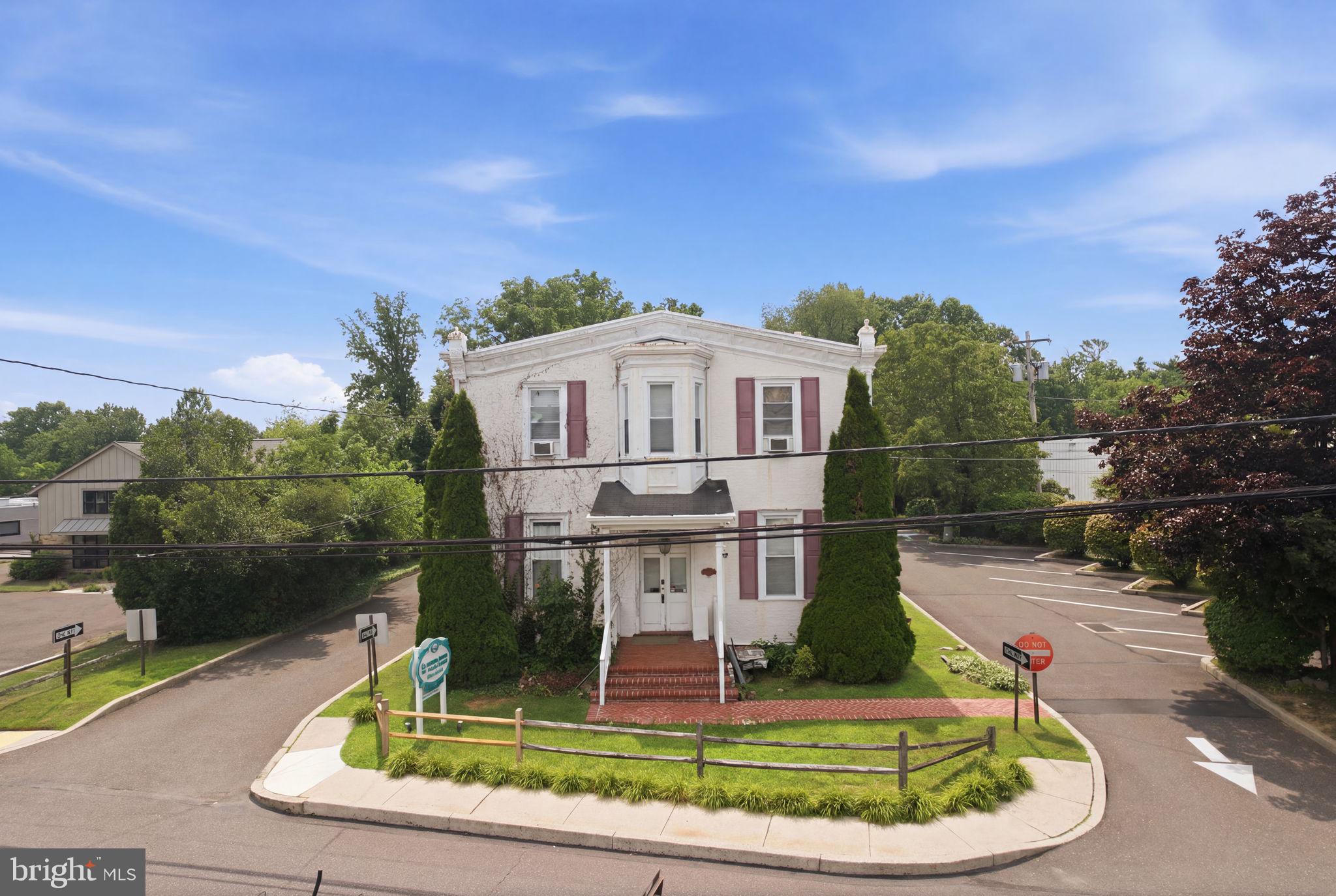 833 N BETHLEHEM PIKE