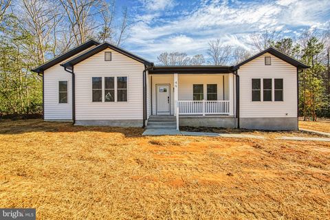 Homes For Sale - 49 Poplar Lane<br/> COLONIAL BEACH, VA 22443