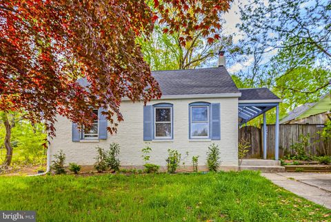 Photo of 1103 Crawford Drive, ROCKVILLE, MD 20851 (MLS # MDMC2227300)