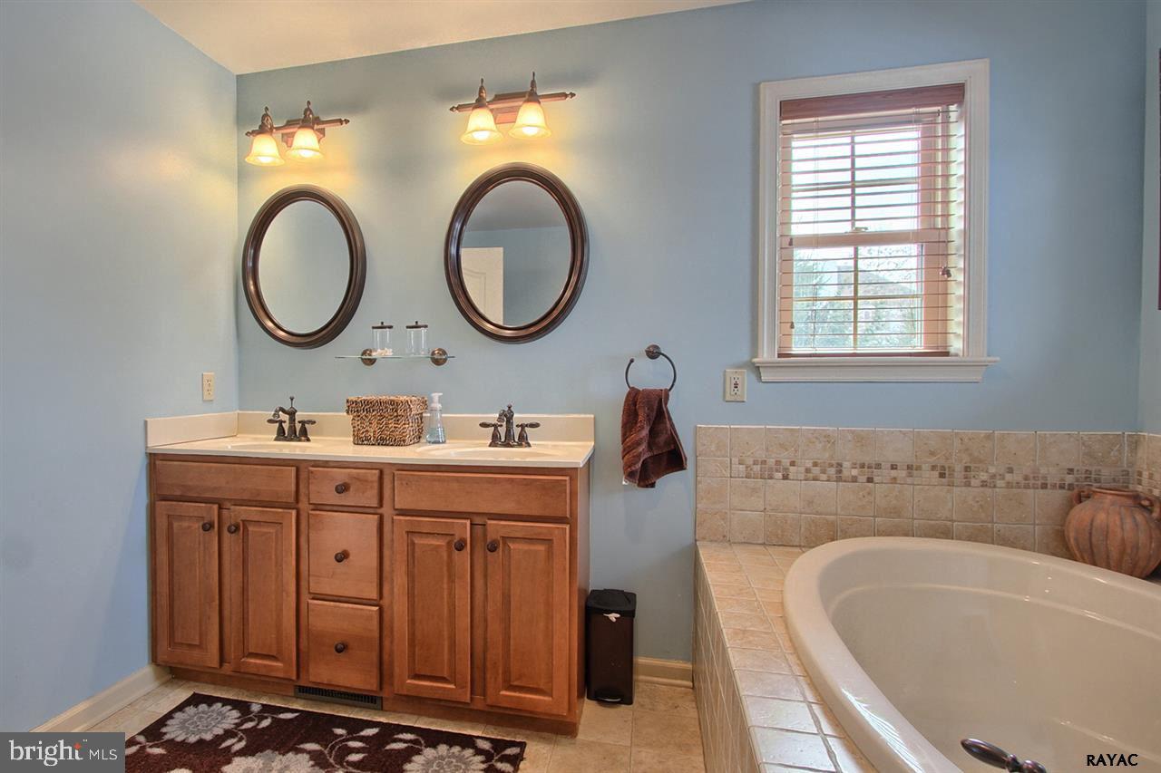 WINDSOR TWP - Residential