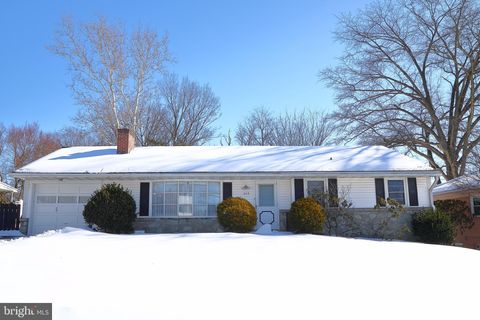 Homes For Sale - 326 E Charlotte Street<br/> Lancaster County, MILLERSVILLE, PA 17551