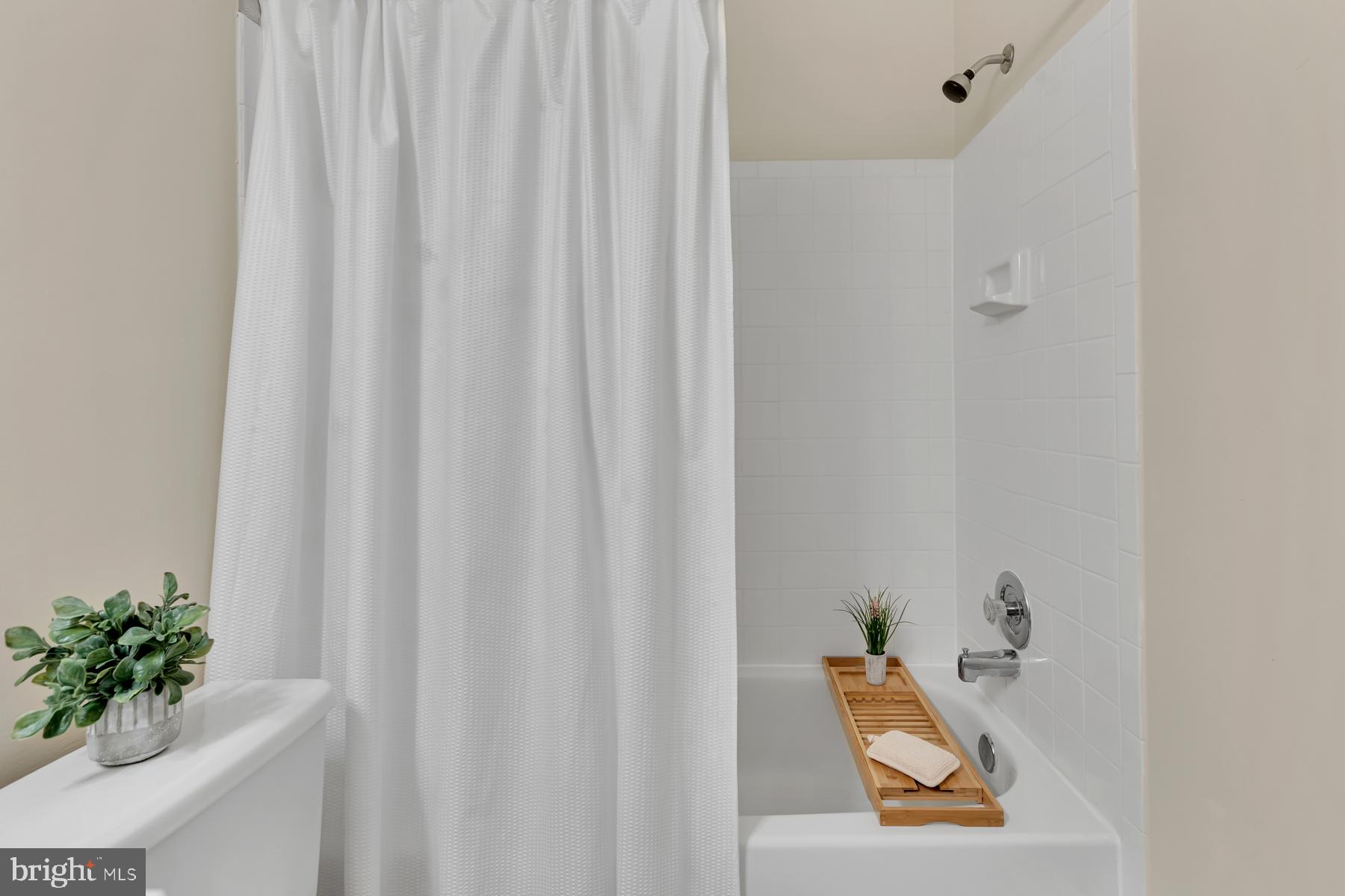 THE FALLS - Residential