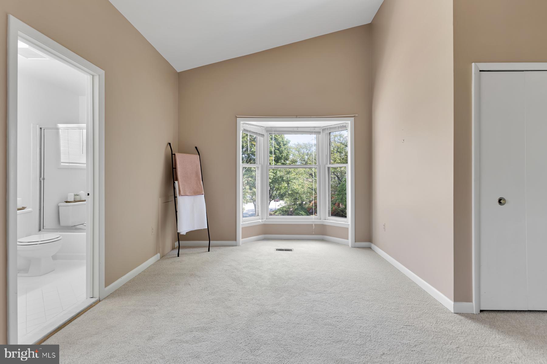 THE FALLS - Residential