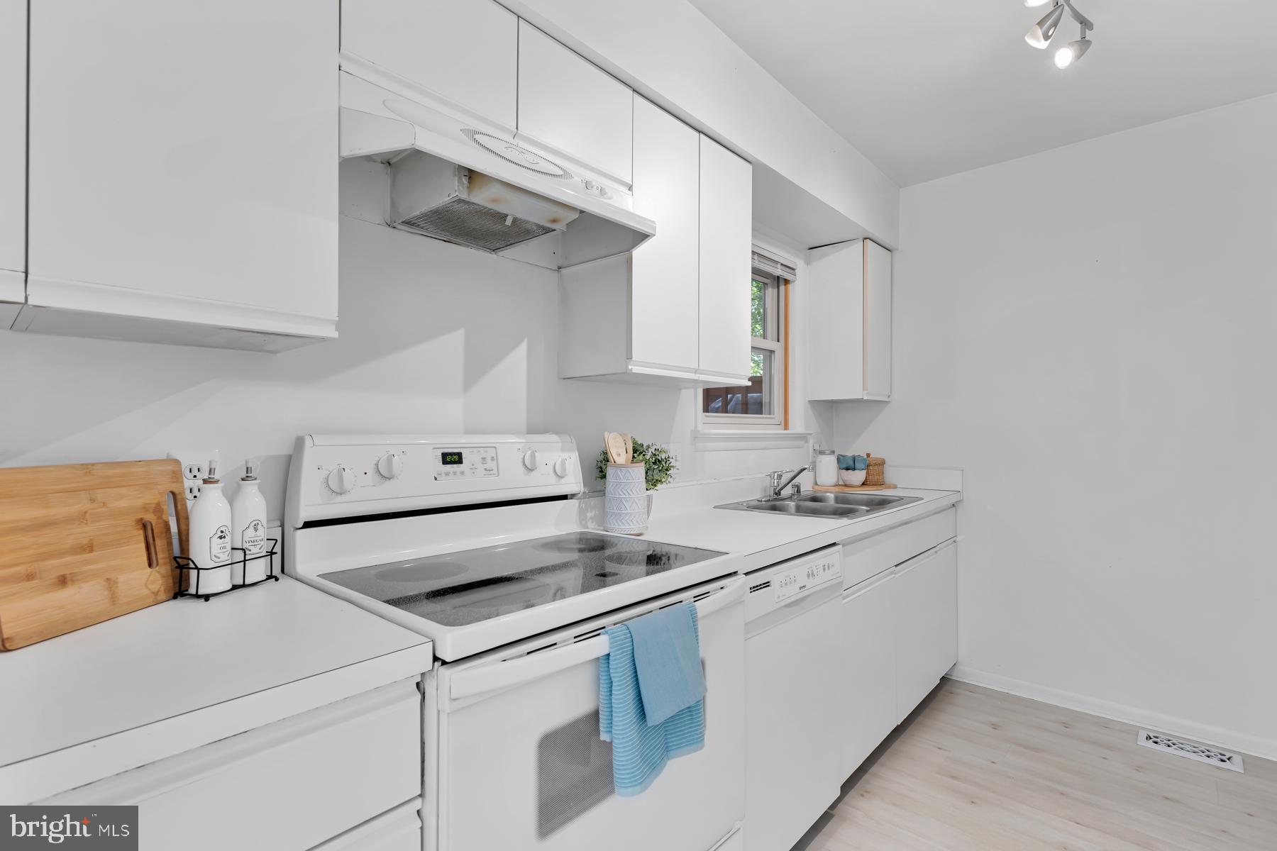 THE FALLS - Residential