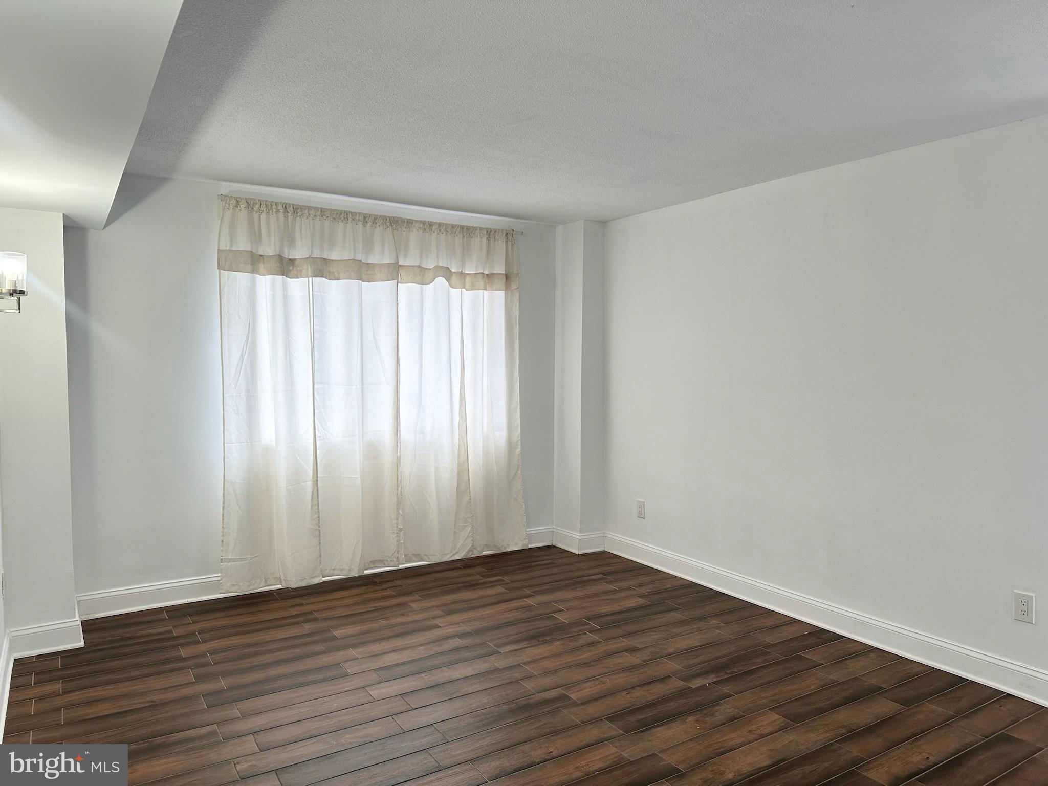 PRESIDENTIAL TOWERS - Residential