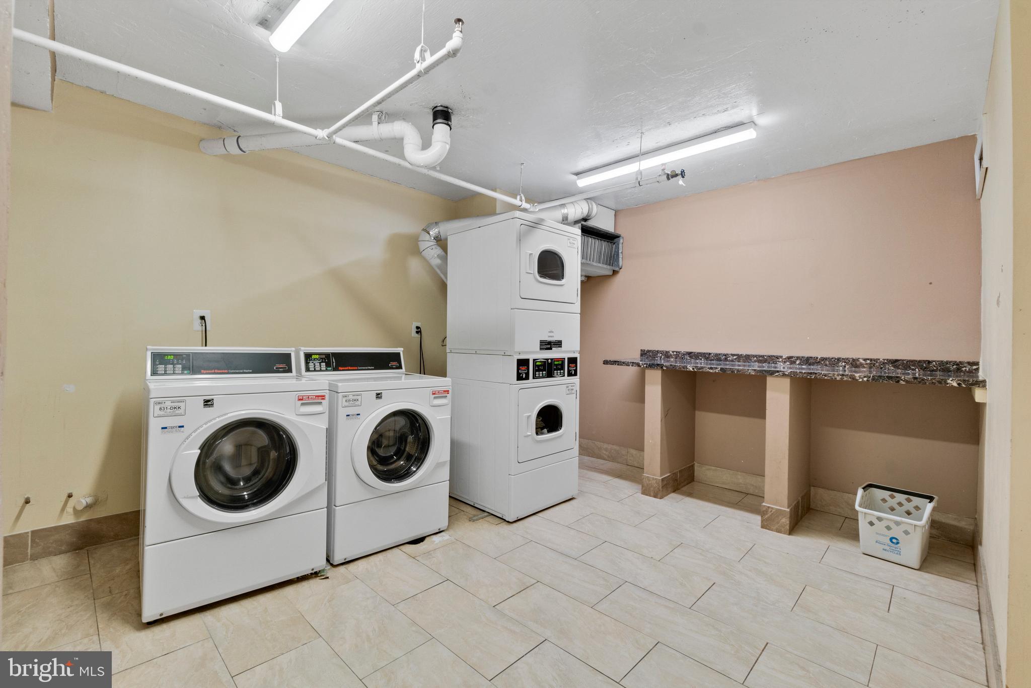 PRESIDENTIAL TOWERS - Residential