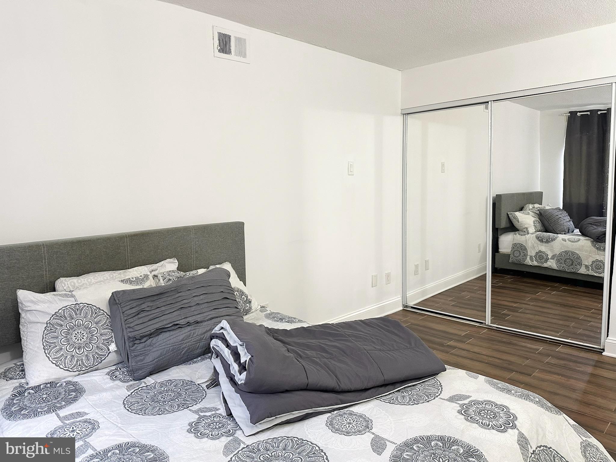 PRESIDENTIAL TOWERS - Residential