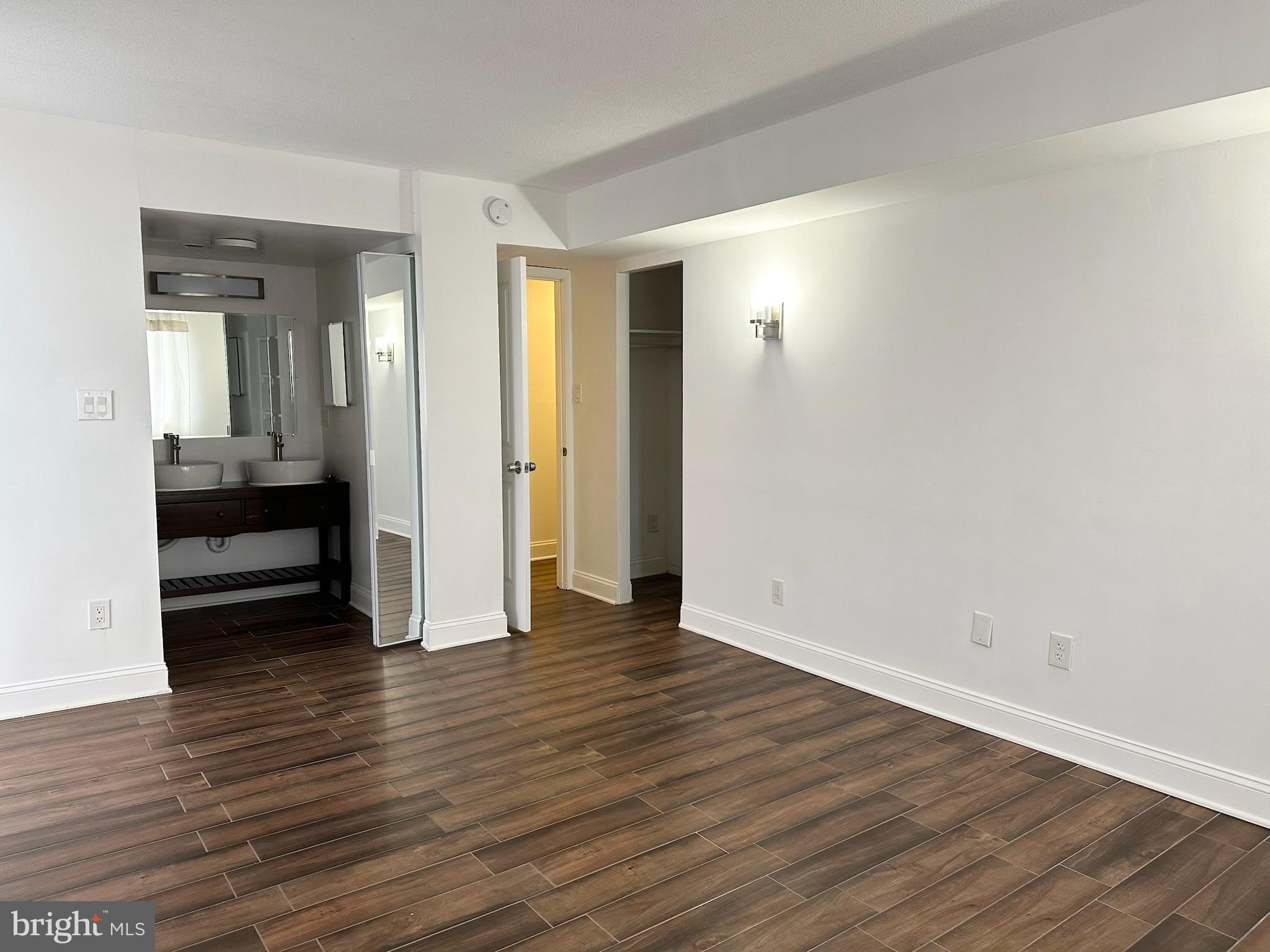 PRESIDENTIAL TOWERS - Residential