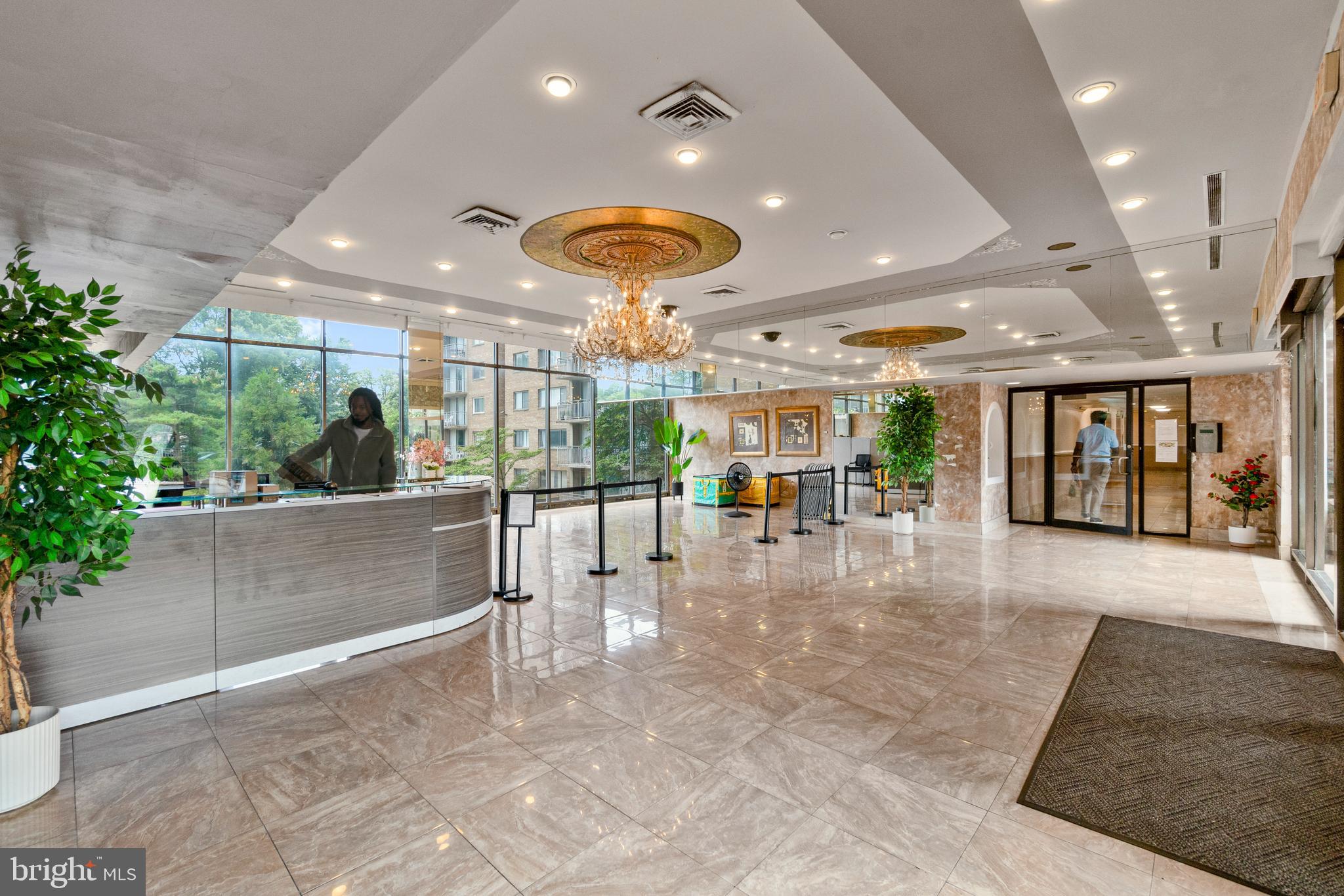 PRESIDENTIAL TOWERS - Residential