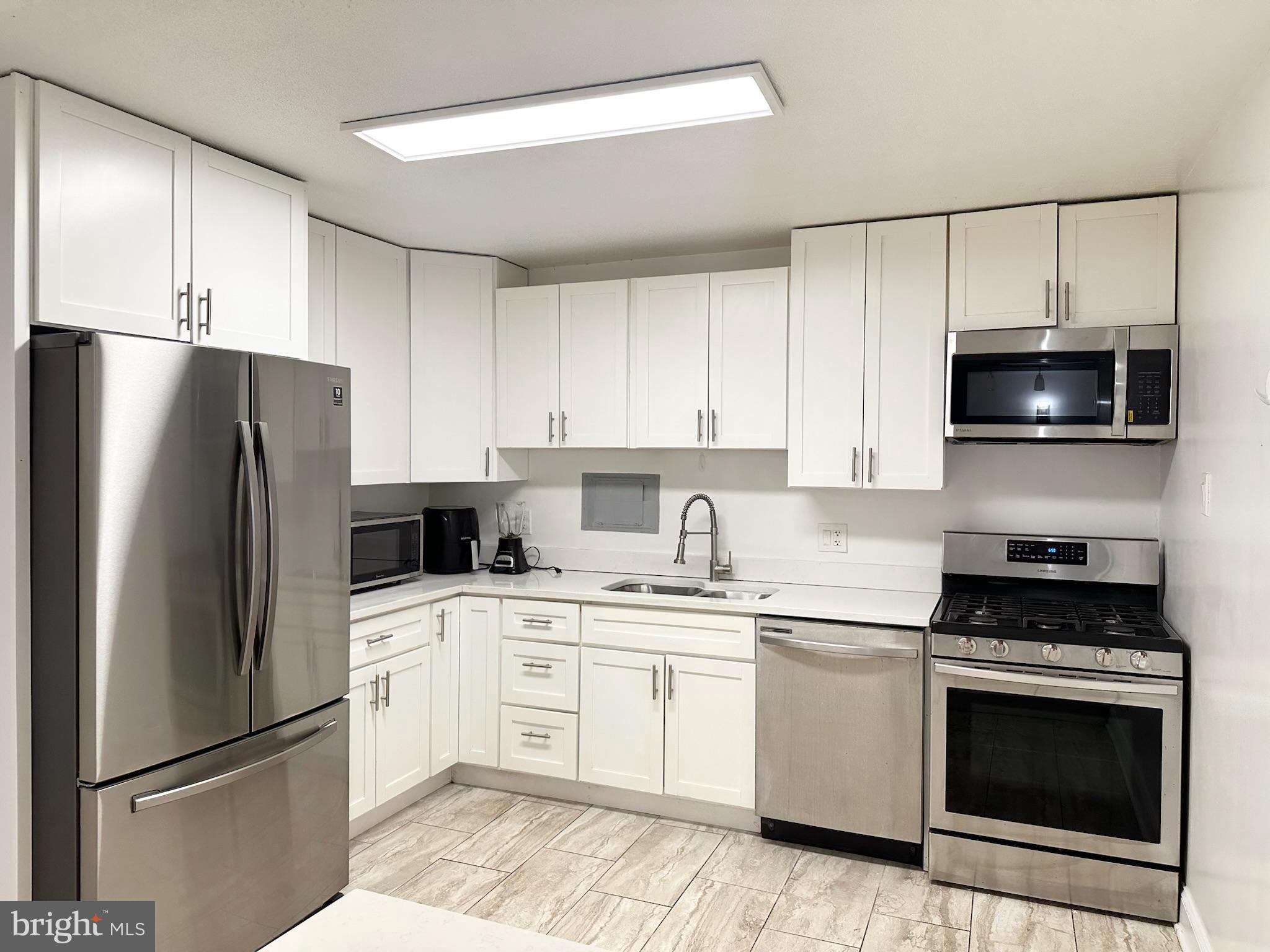 PRESIDENTIAL TOWERS - Residential