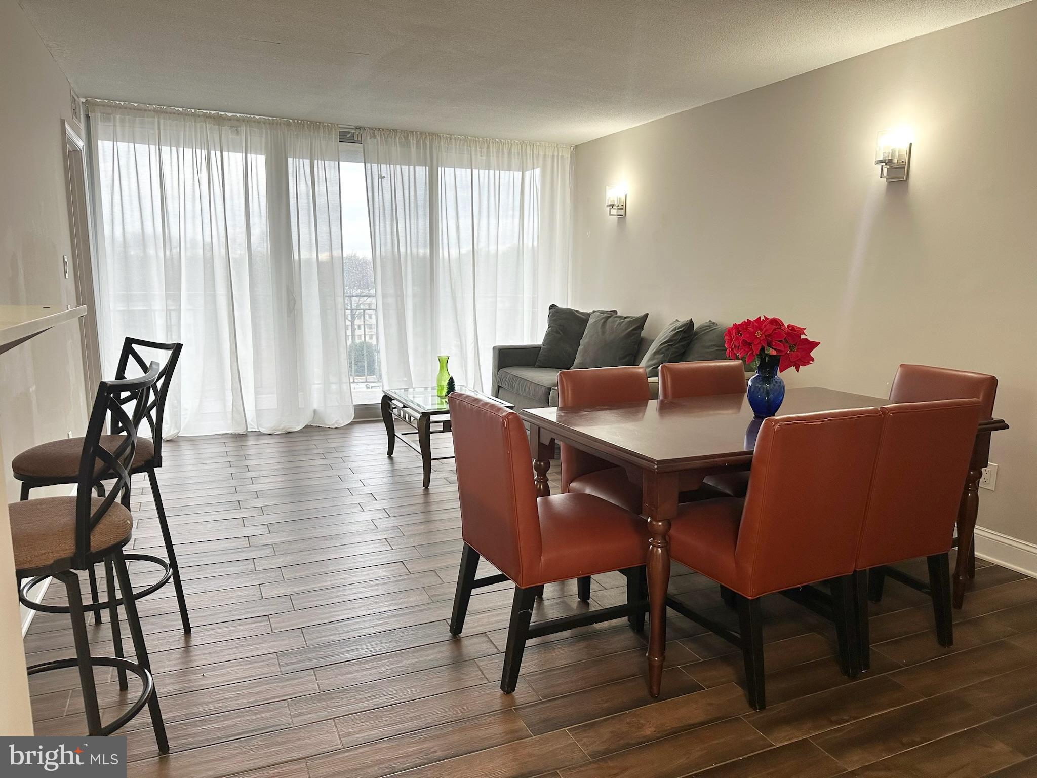 PRESIDENTIAL TOWERS - Residential