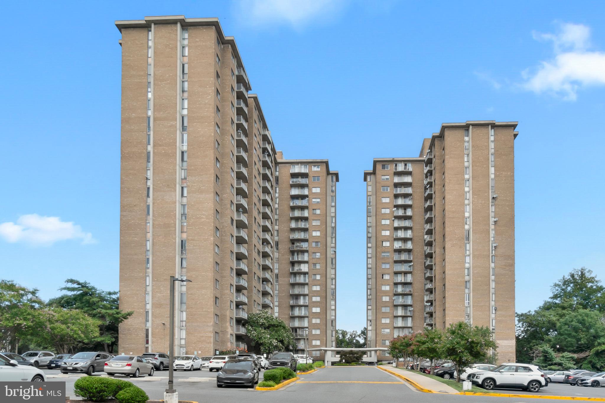 PRESIDENTIAL TOWERS - Residential