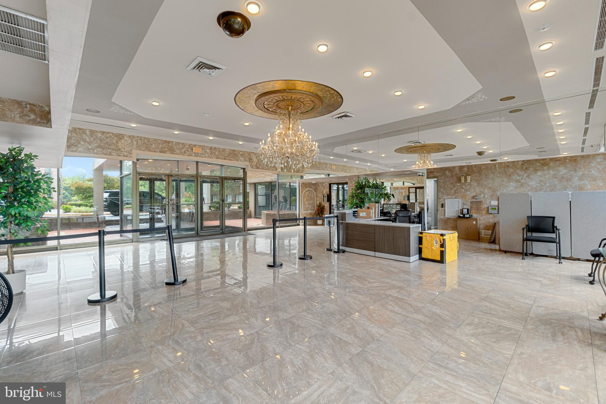 PRESIDENTIAL TOWERS - Residential