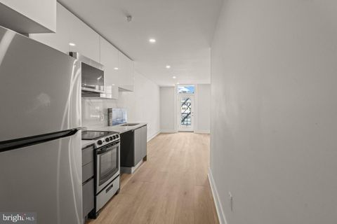 Townhouse For Rent - 253 N 3rd Street #3R<br/> PHILADELPHIA, PA 19106