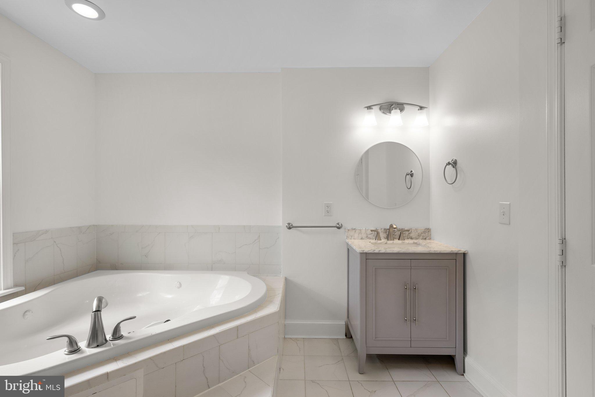 SHERWOOD FOREST MANOR - Residential