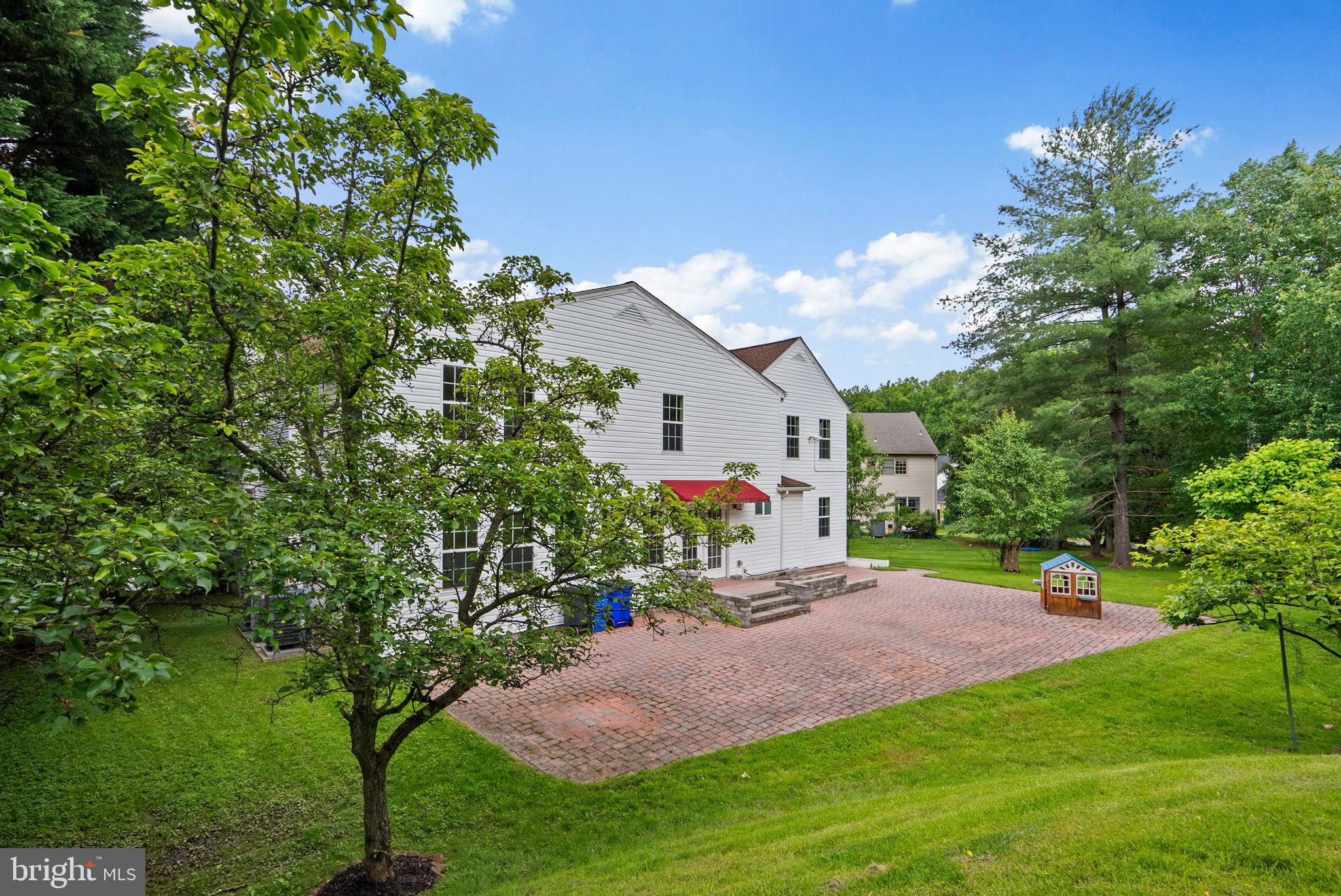 SHERWOOD FOREST MANOR - Residential