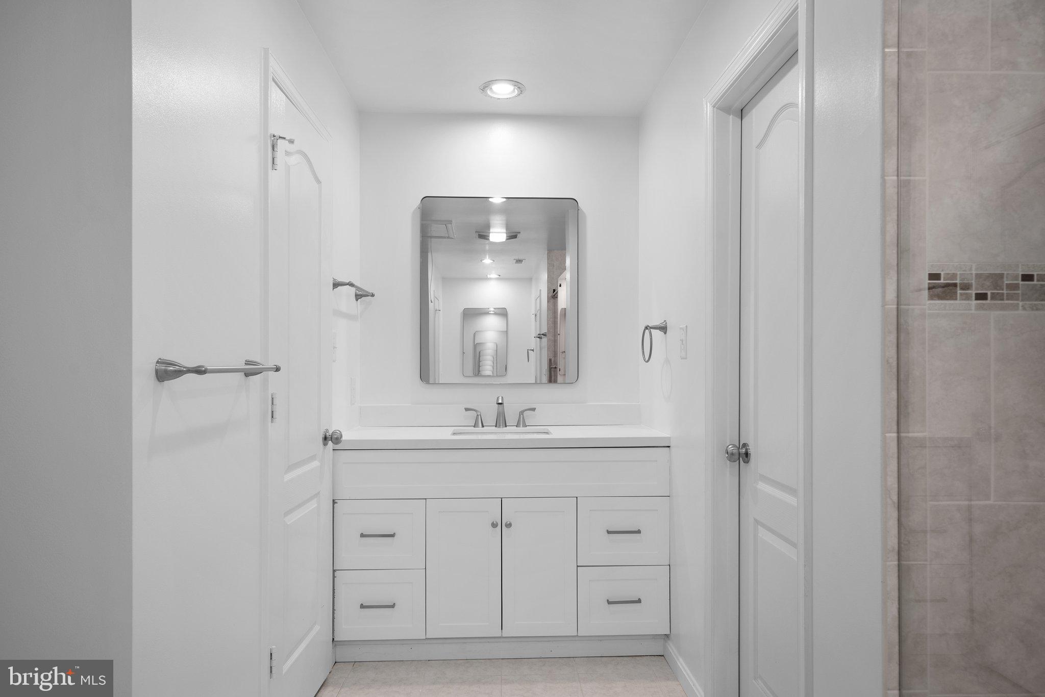 SHERWOOD FOREST MANOR - Residential