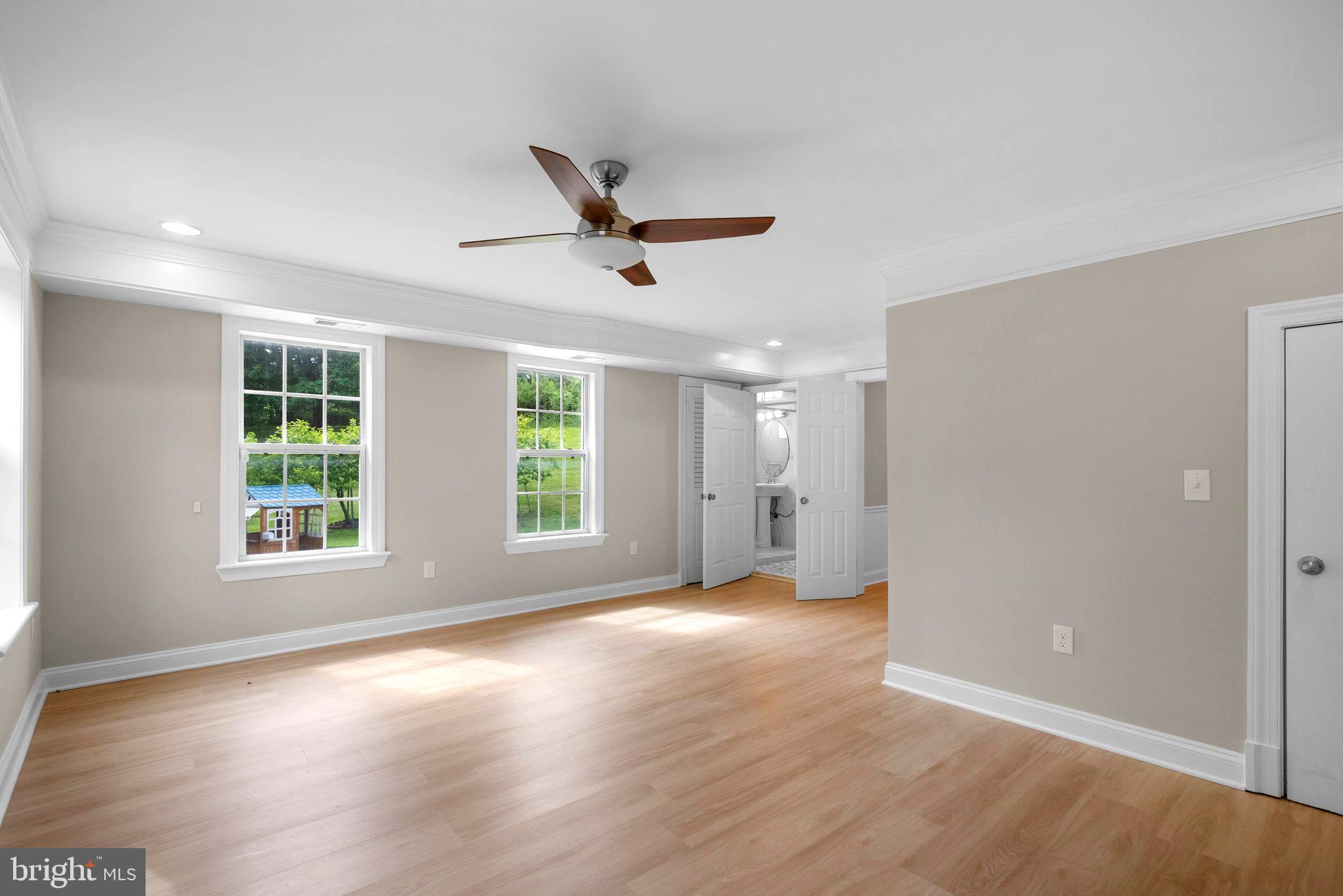 SHERWOOD FOREST MANOR - Residential