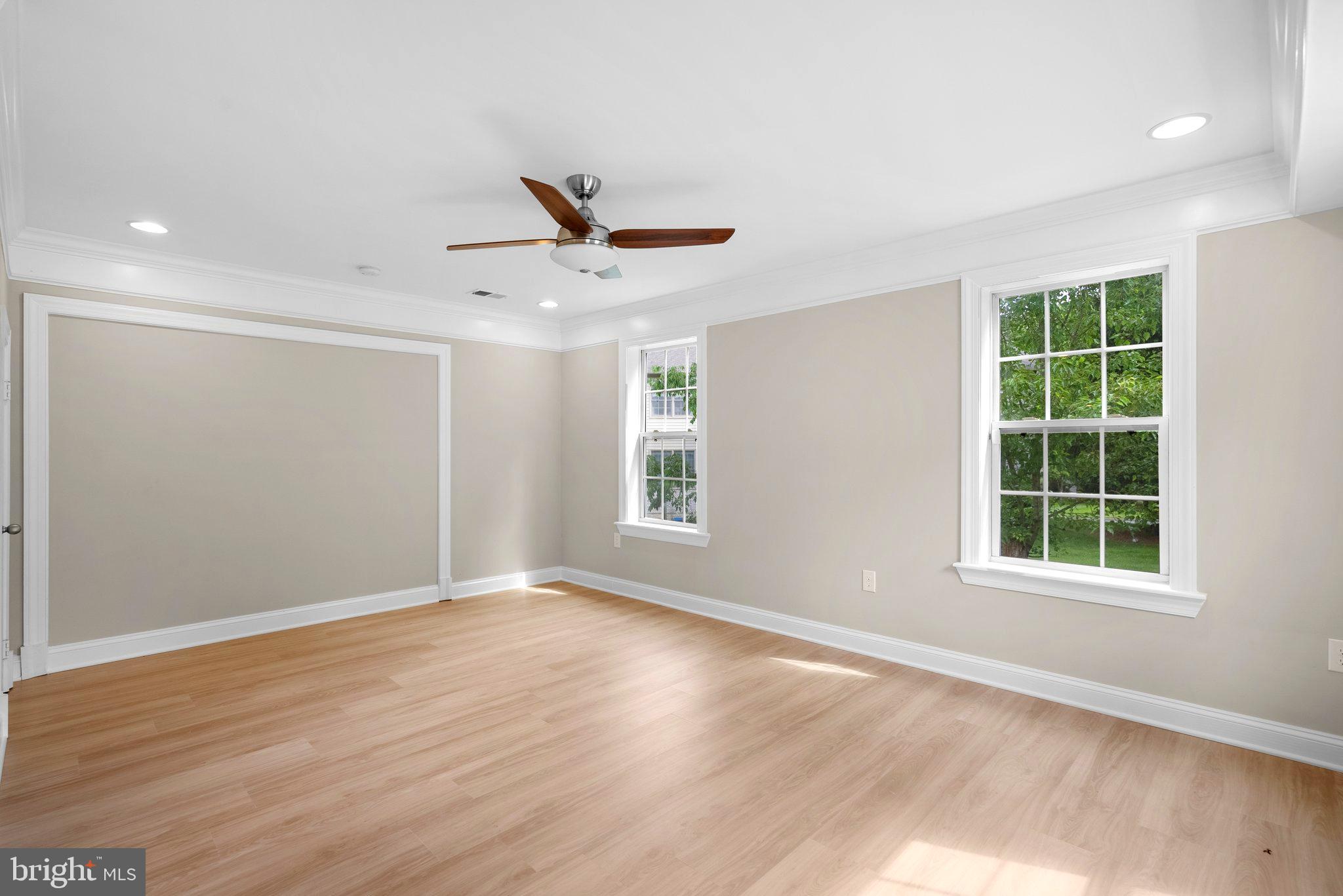 SHERWOOD FOREST MANOR - Residential