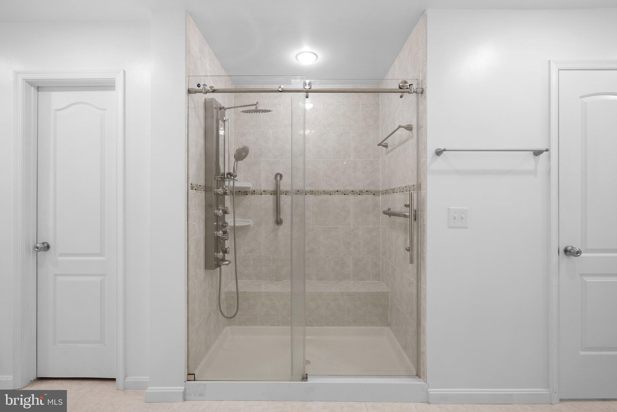 SHERWOOD FOREST MANOR - Residential