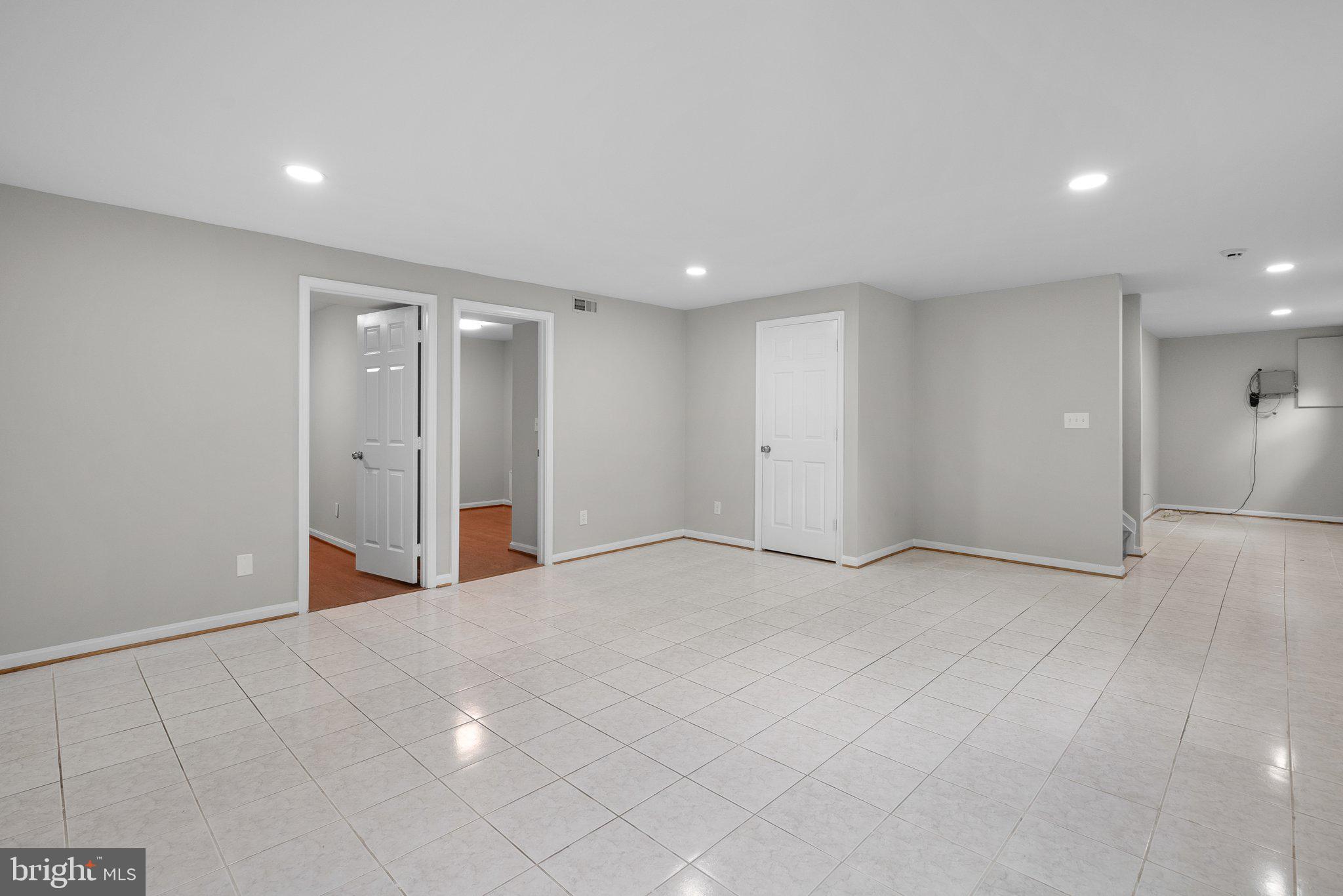 SHERWOOD FOREST MANOR - Residential