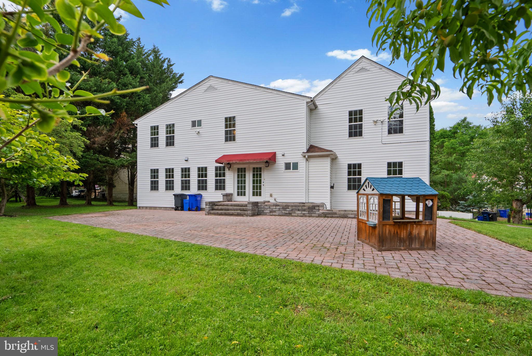 SHERWOOD FOREST MANOR - Residential