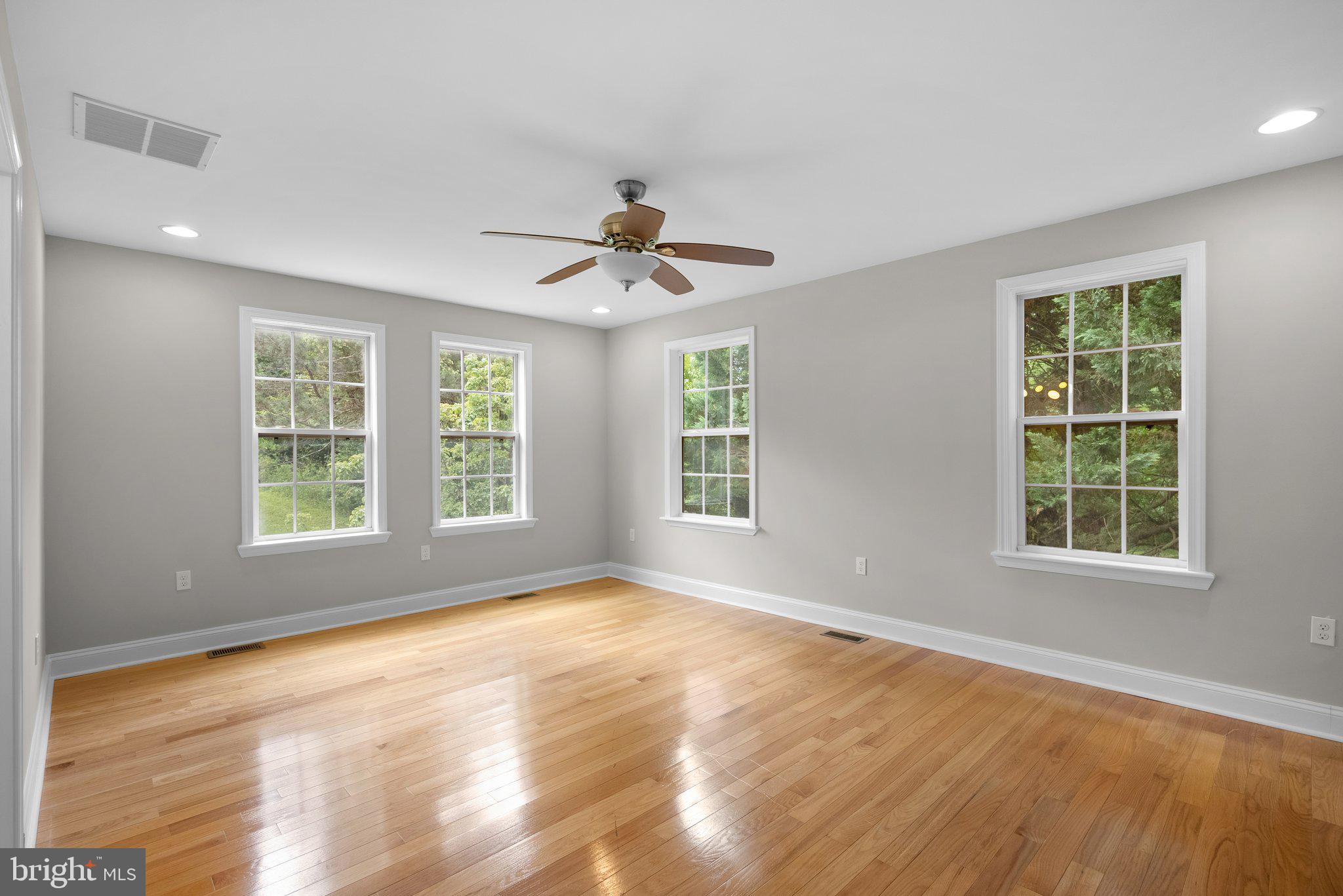 SHERWOOD FOREST MANOR - Residential