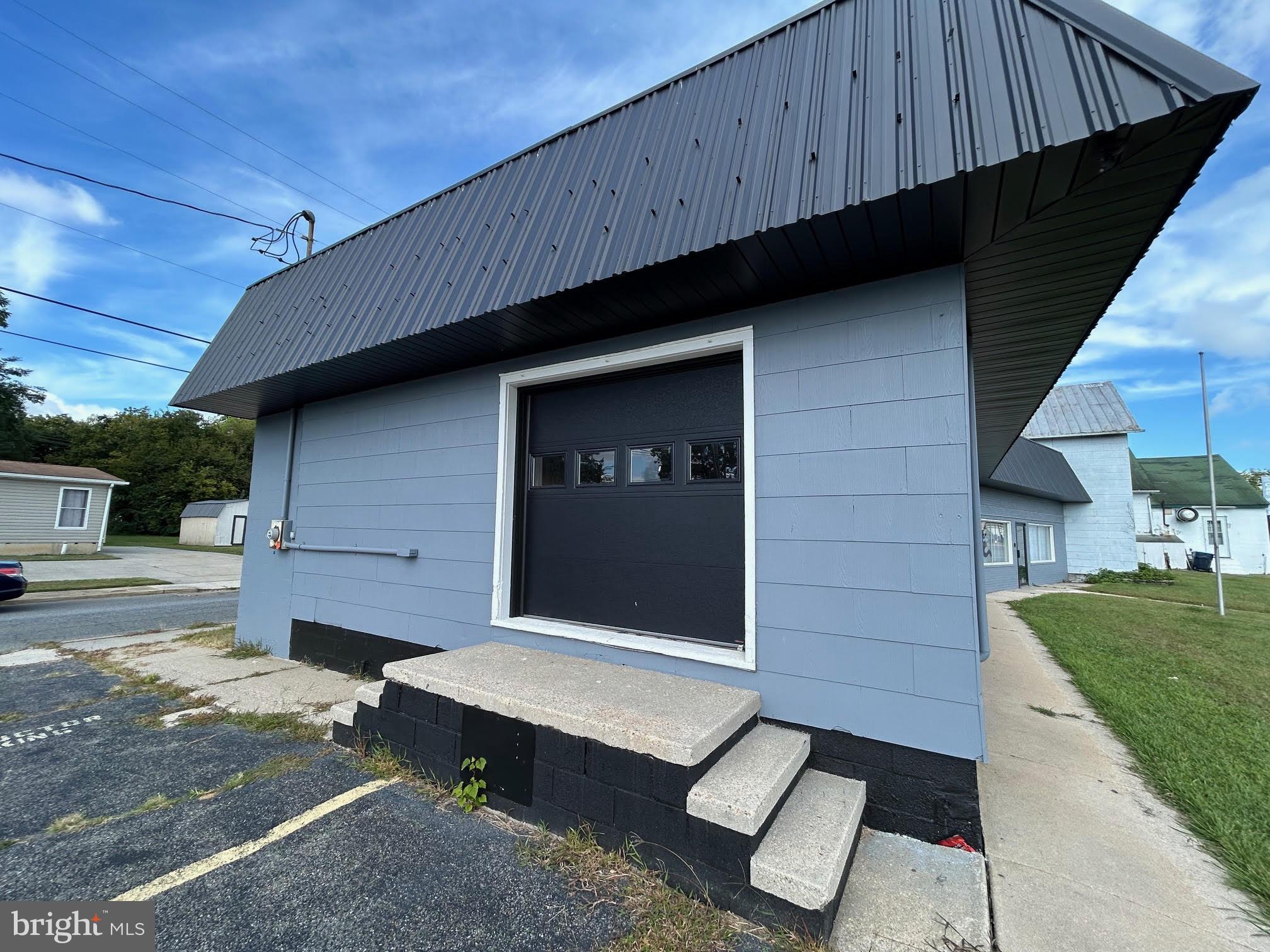 141 S DUPONT BOULEVARD