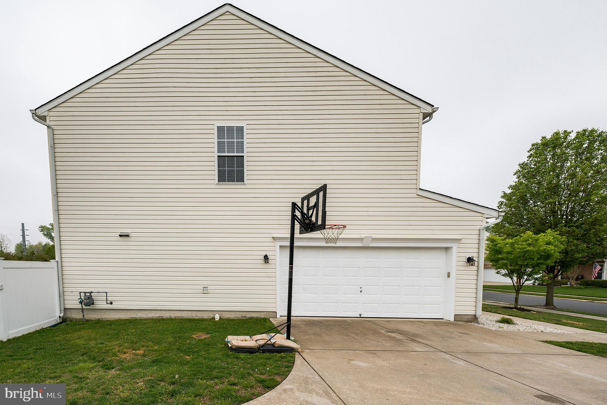 CATTAIL COMMONS - Residential