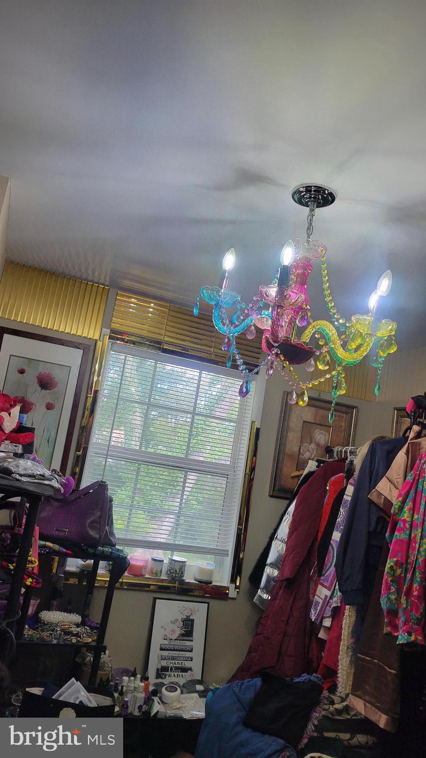 CHRIS MAR MANOR - Residential