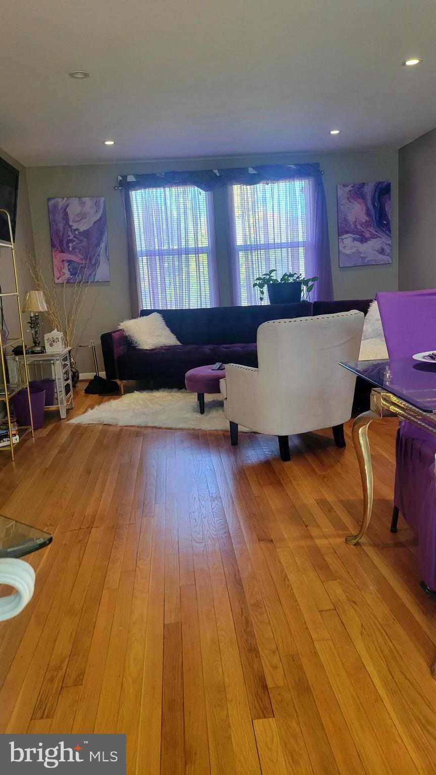 CHRIS MAR MANOR - Residential