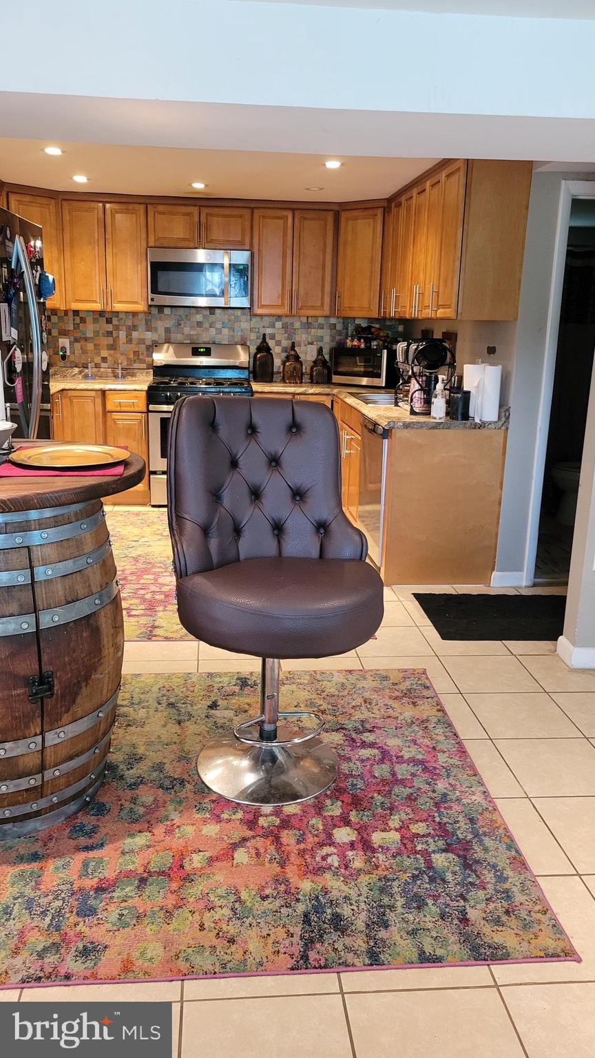 CHRIS MAR MANOR - Residential