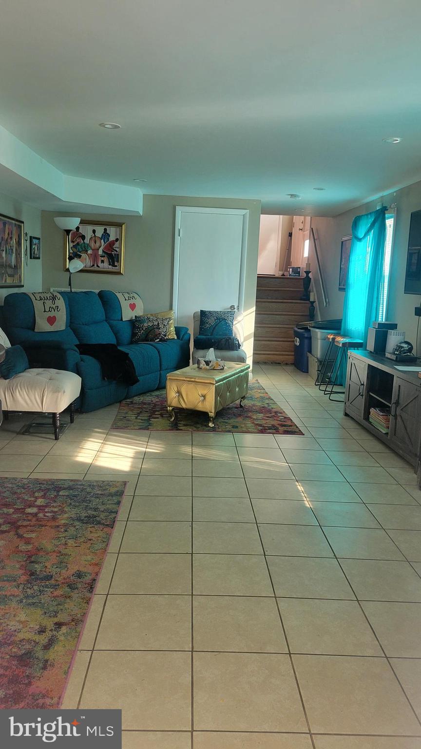 CHRIS MAR MANOR - Residential