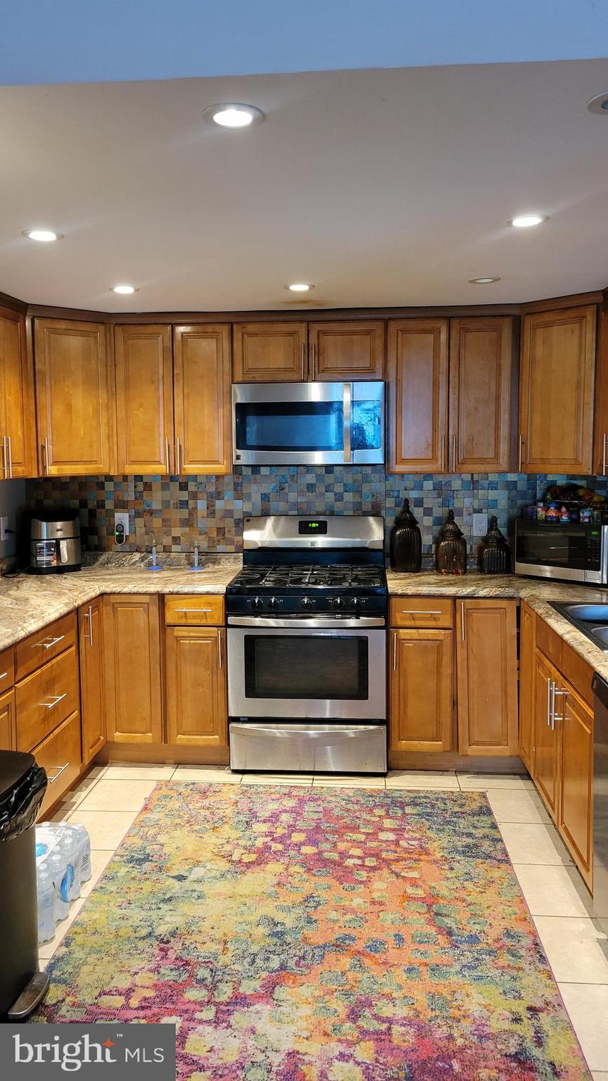 CHRIS MAR MANOR - Residential