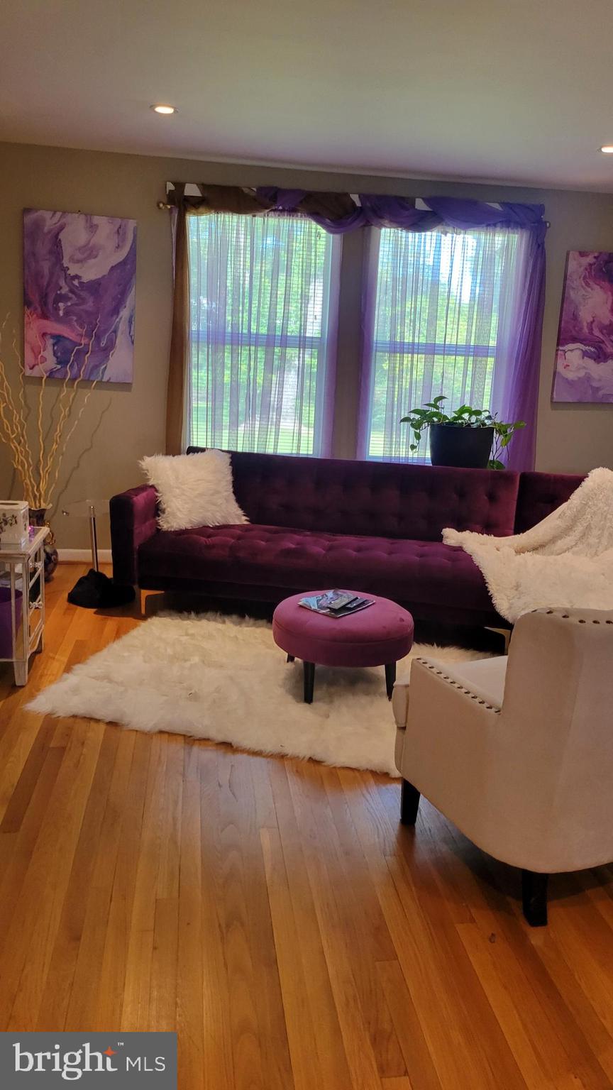 CHRIS MAR MANOR - Residential