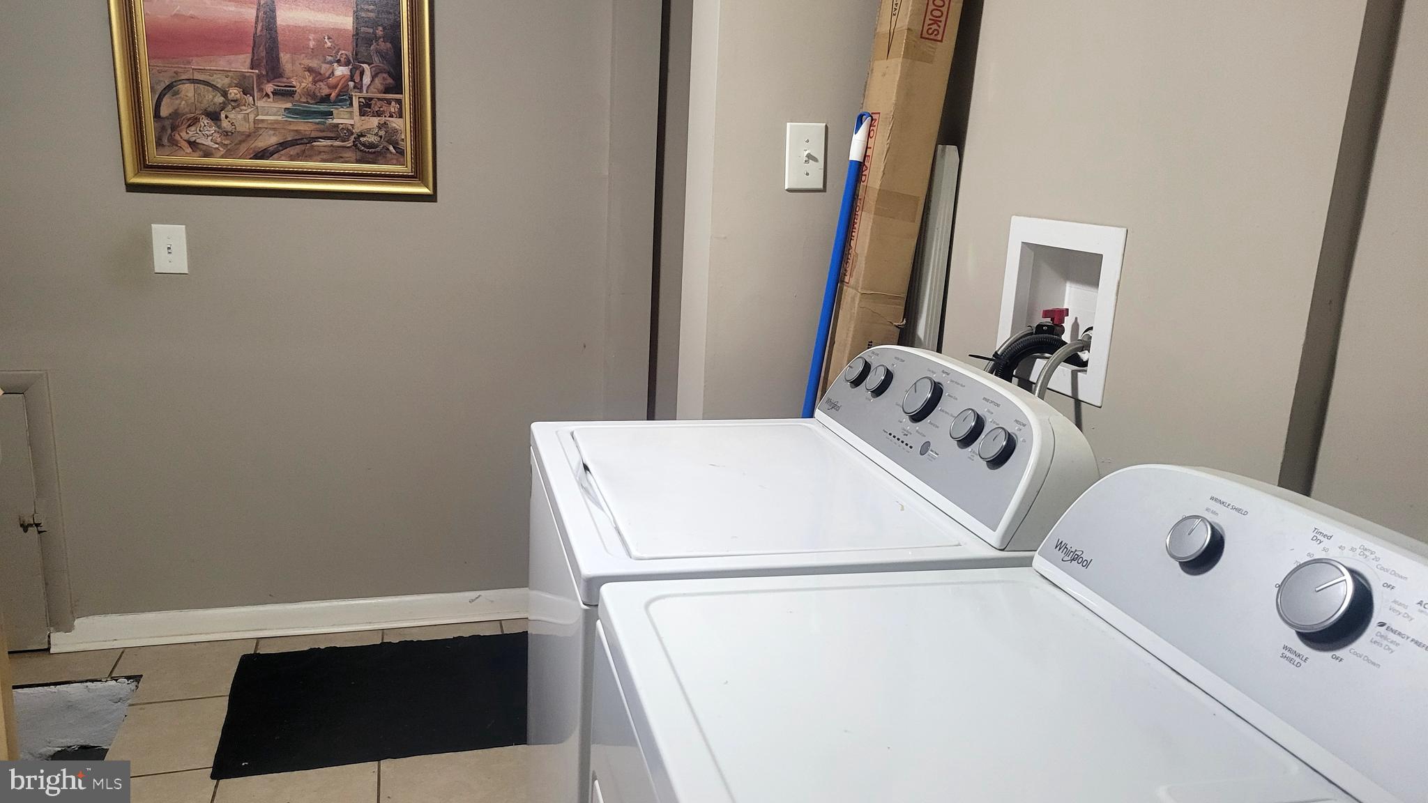 CHRIS MAR MANOR - Residential