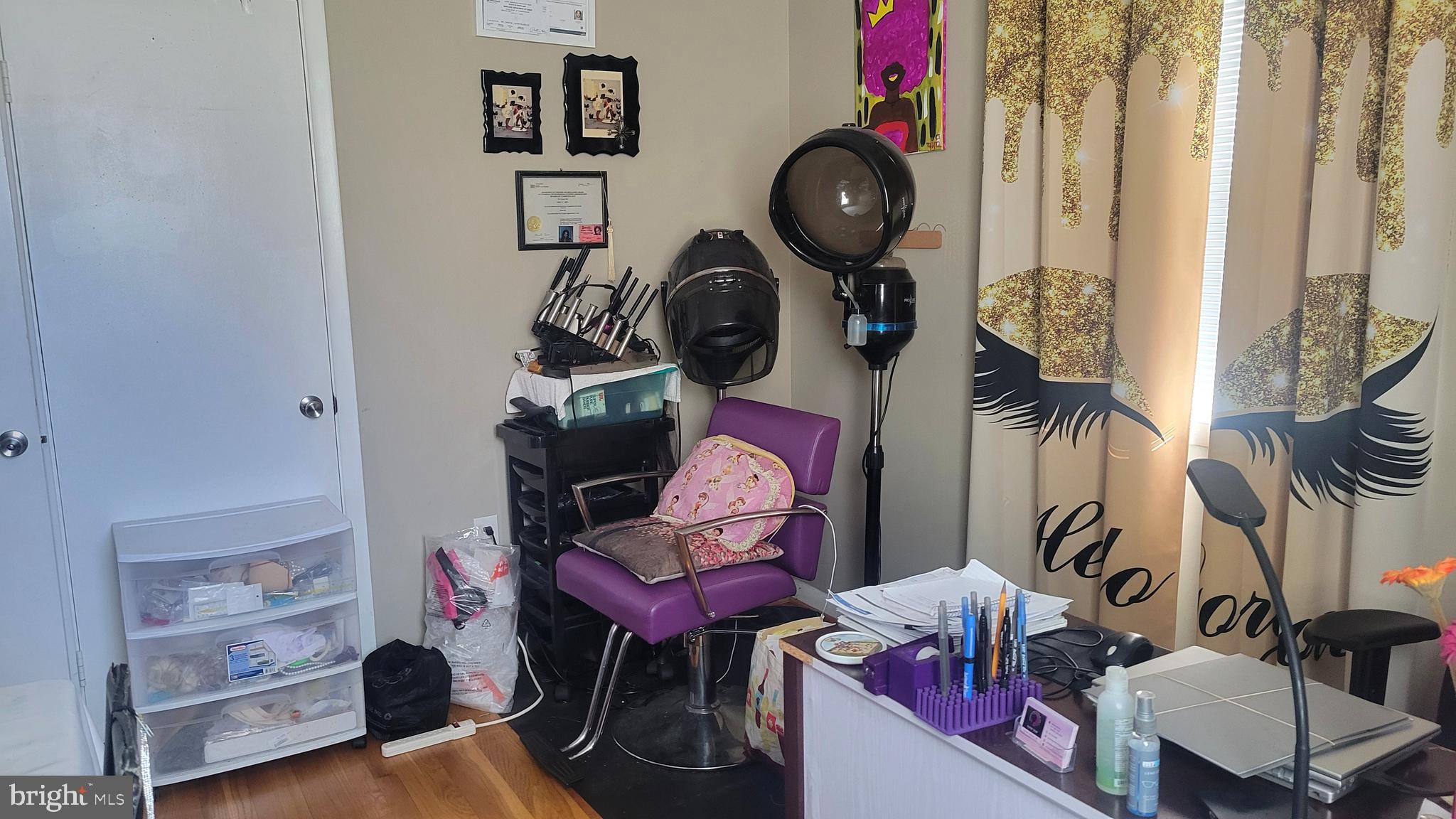 CHRIS MAR MANOR - Residential